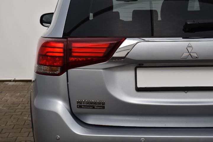 Photo 11 VIN: JMBXTGF7WHJ000442 - MITSUBISHI OUTLANDER SUV 