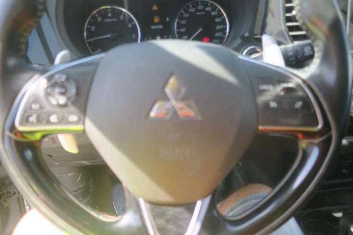 Photo 9 VIN: JMBXTGF7WHJ002470 - MITSUBISHI OUTLANDER 