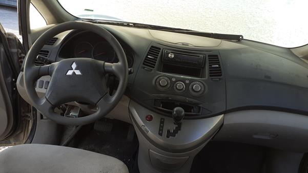 Photo 11 VIN: JMYLRNA4WAZ700519 - MITSUBISHI GRANDIS 