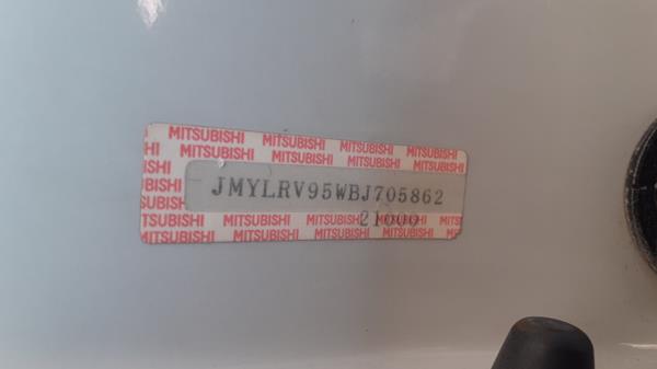 Photo 3 VIN: JMYLRV95WBJ705862 - MITSUBISHI PAJERO 