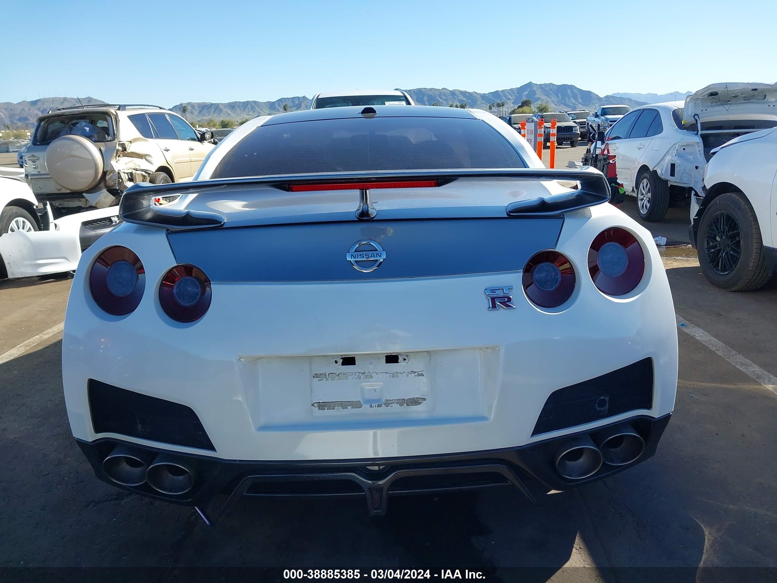 Photo 18 VIN: JN1AR54FX9M251090 - NISSAN GT-R 