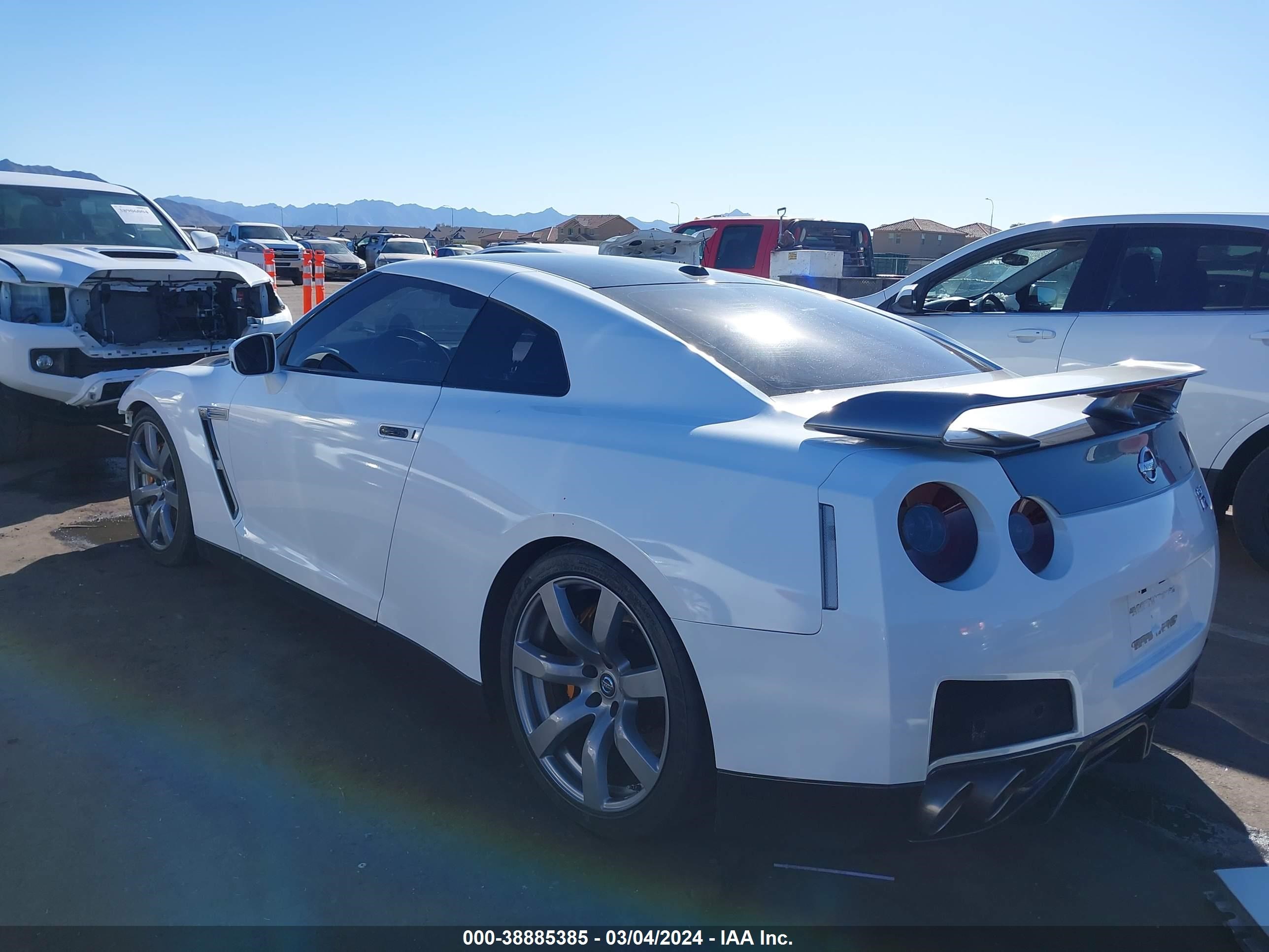 Photo 4 VIN: JN1AR54FX9M251090 - NISSAN GT-R 