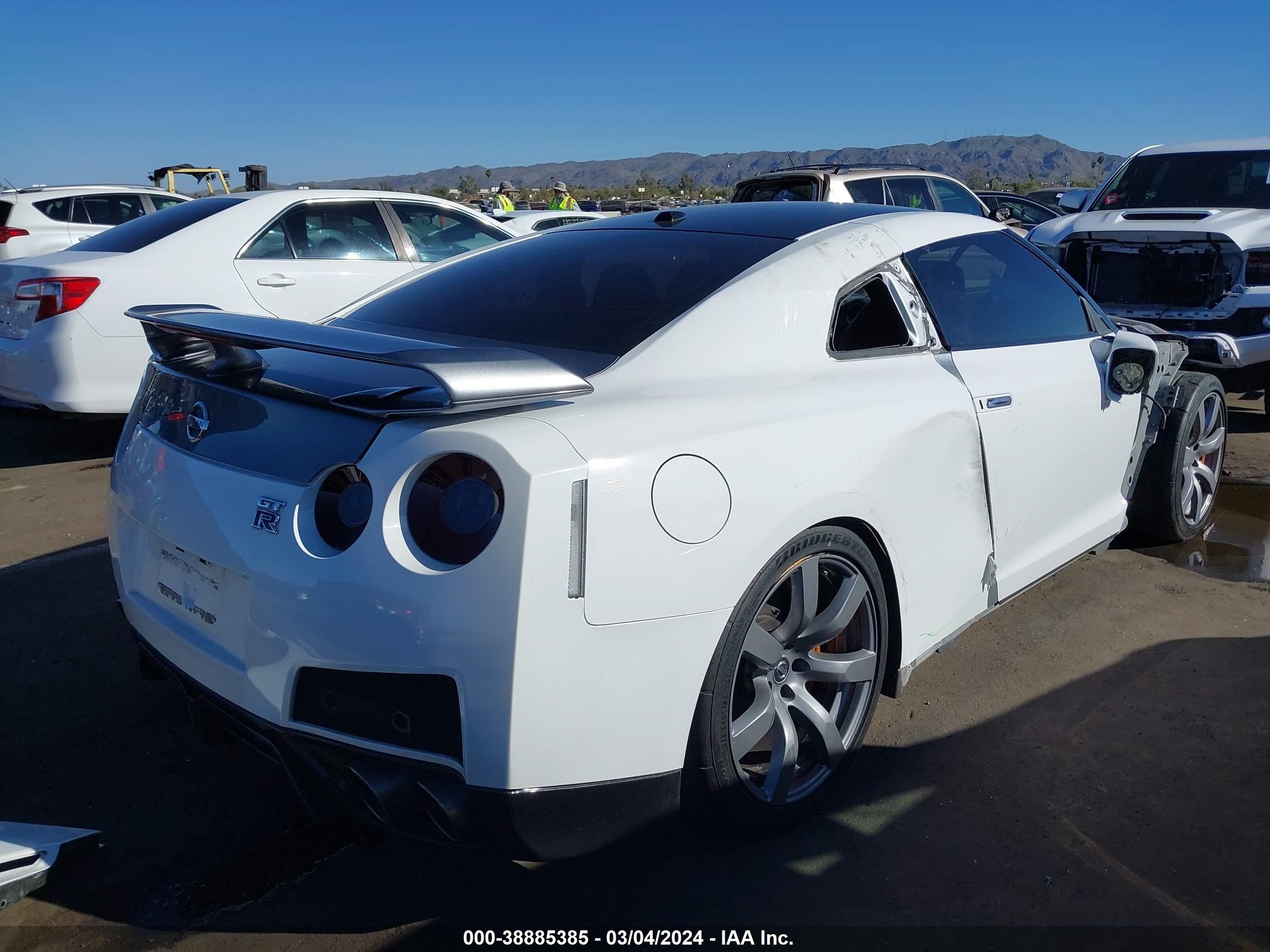 Photo 5 VIN: JN1AR54FX9M251090 - NISSAN GT-R 