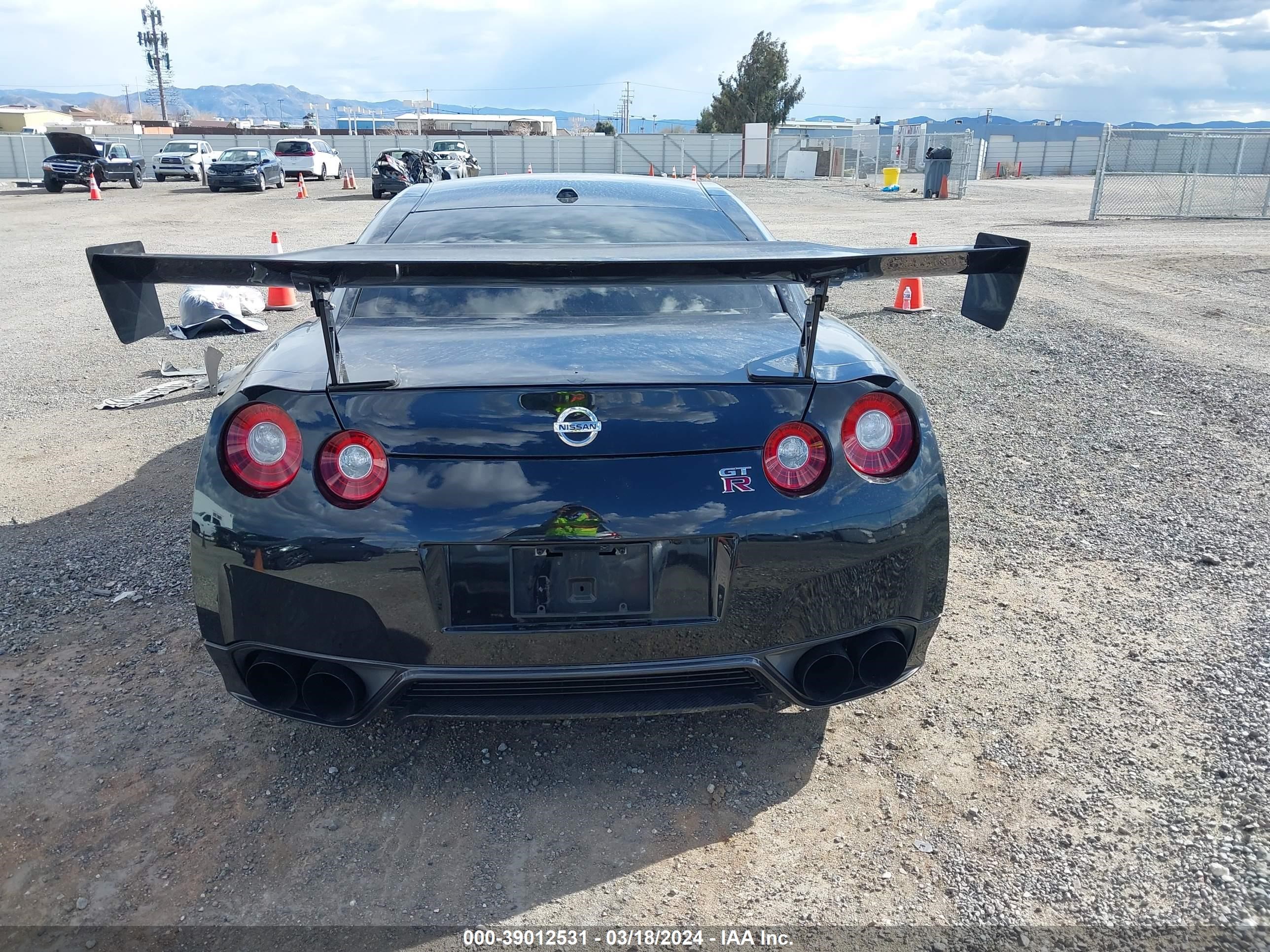 Photo 16 VIN: JN1AR5EF5FM281169 - NISSAN GT-R 