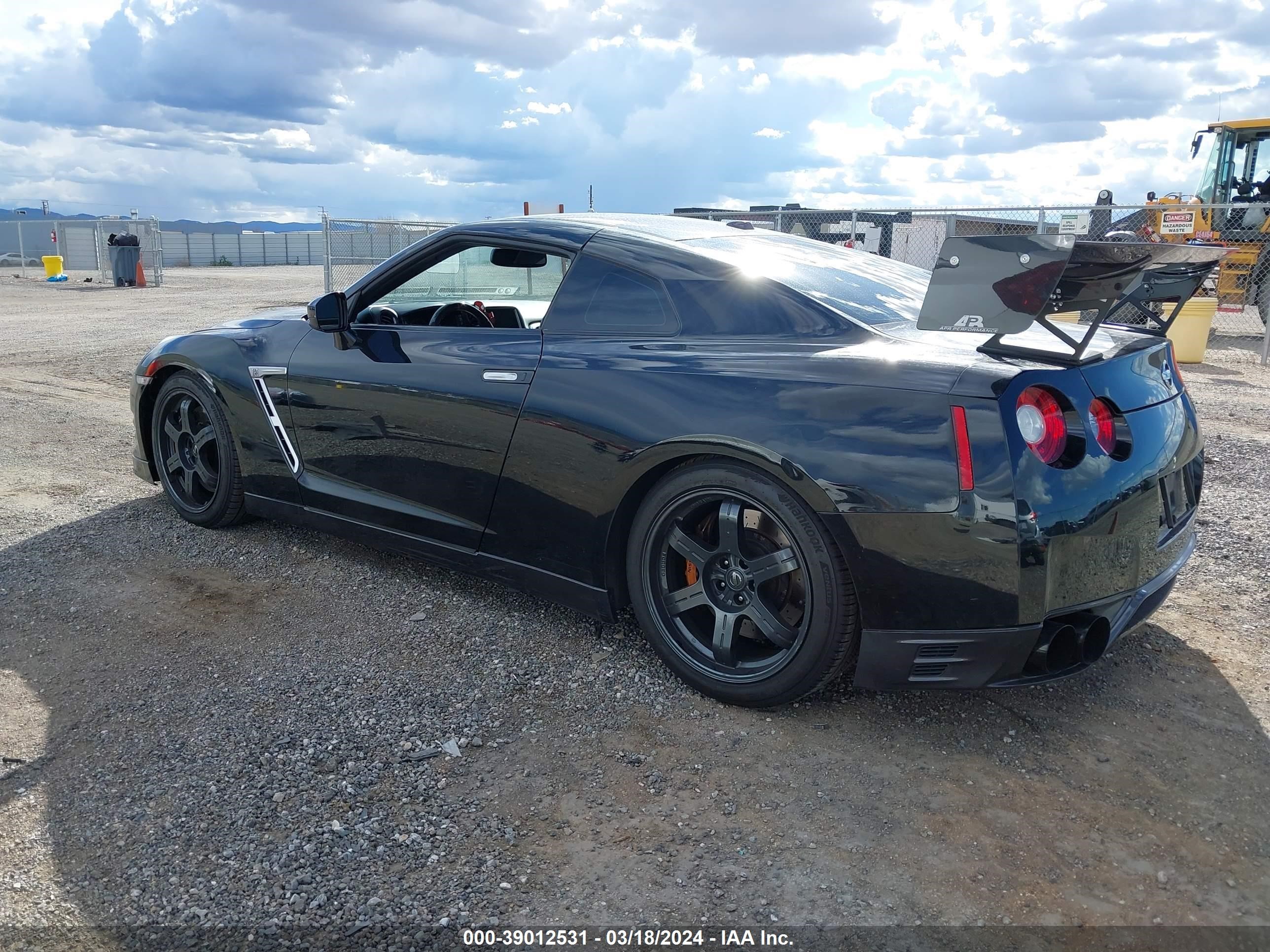 Photo 2 VIN: JN1AR5EF5FM281169 - NISSAN GT-R 