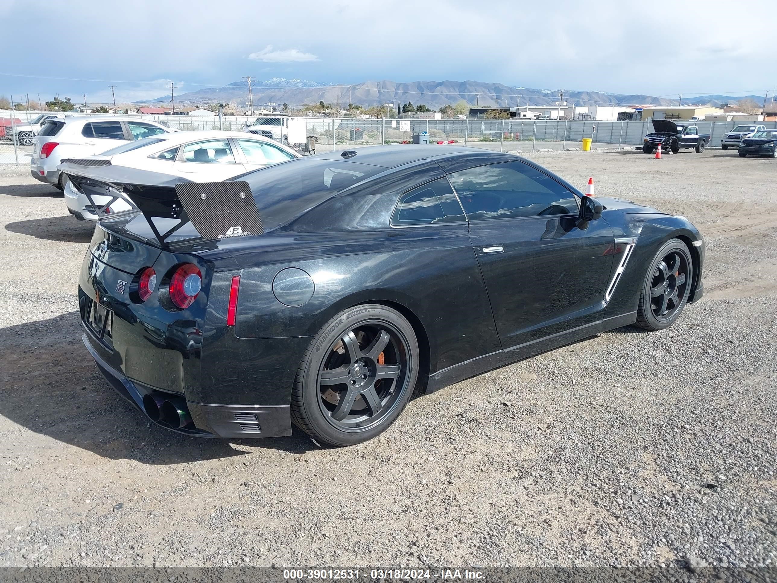 Photo 3 VIN: JN1AR5EF5FM281169 - NISSAN GT-R 