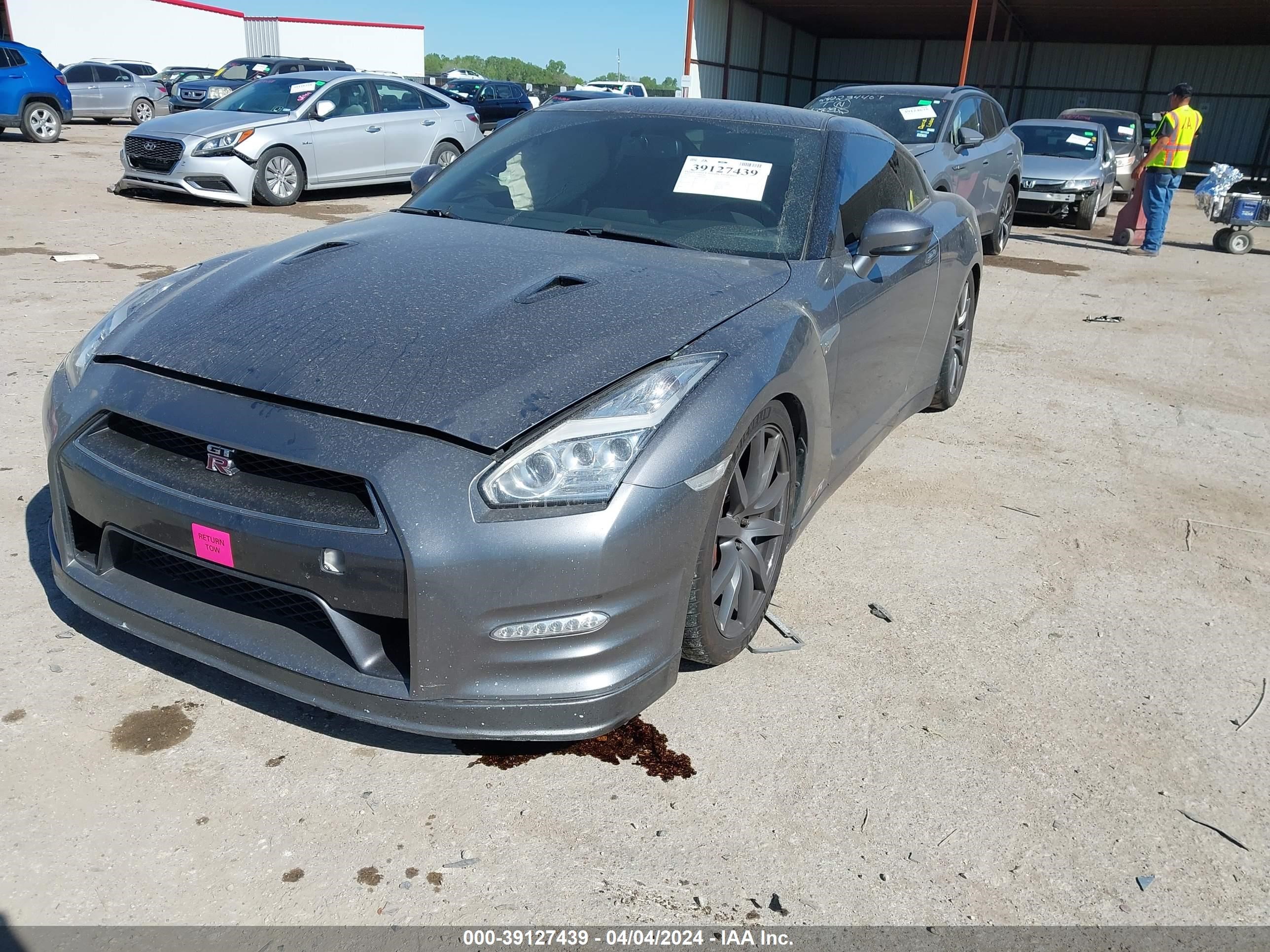 Photo 1 VIN: JN1AR5EF6FM280693 - NISSAN GT-R 