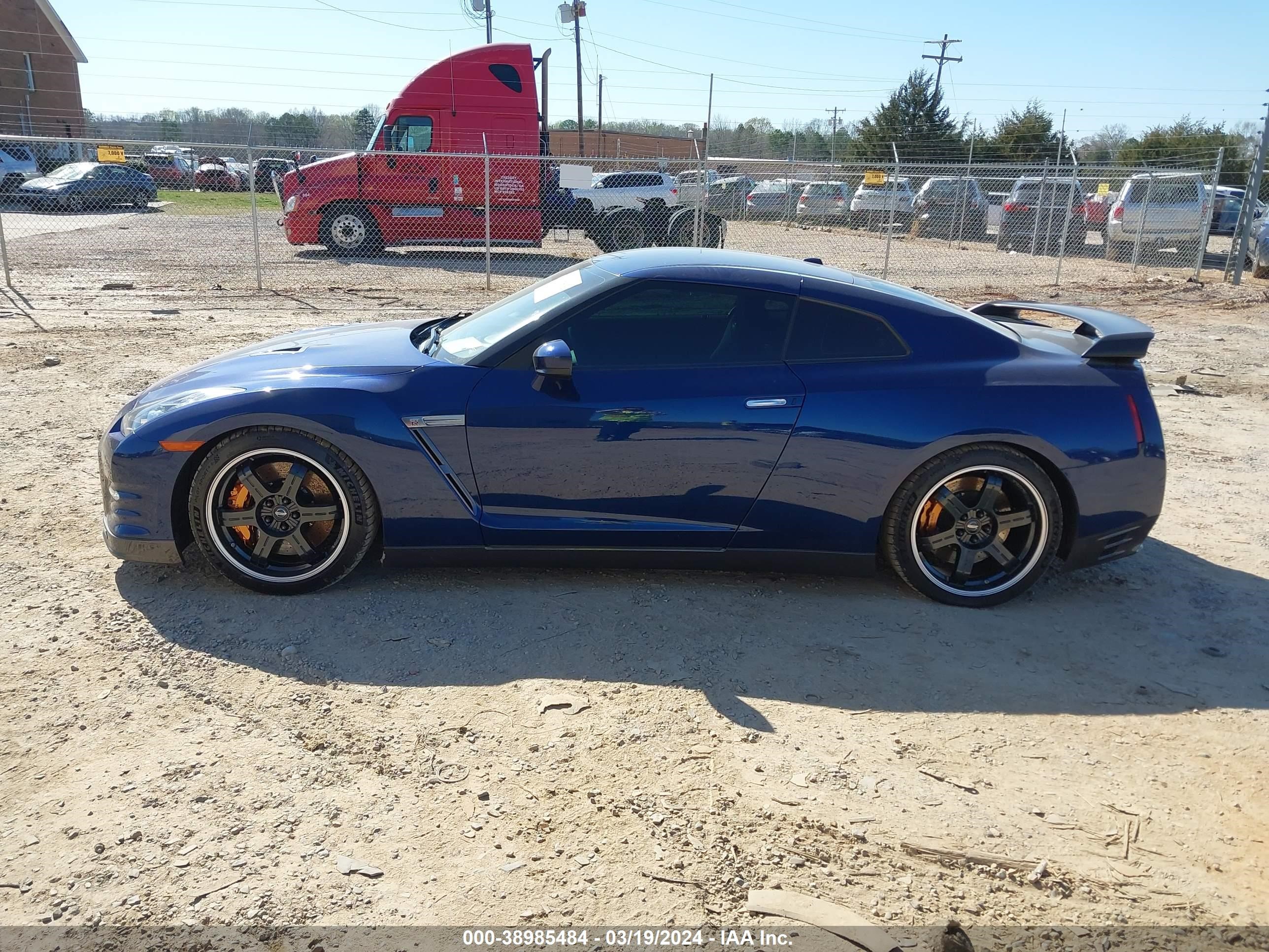 Photo 13 VIN: JN1AR5EG2EM110029 - NISSAN GT-R 