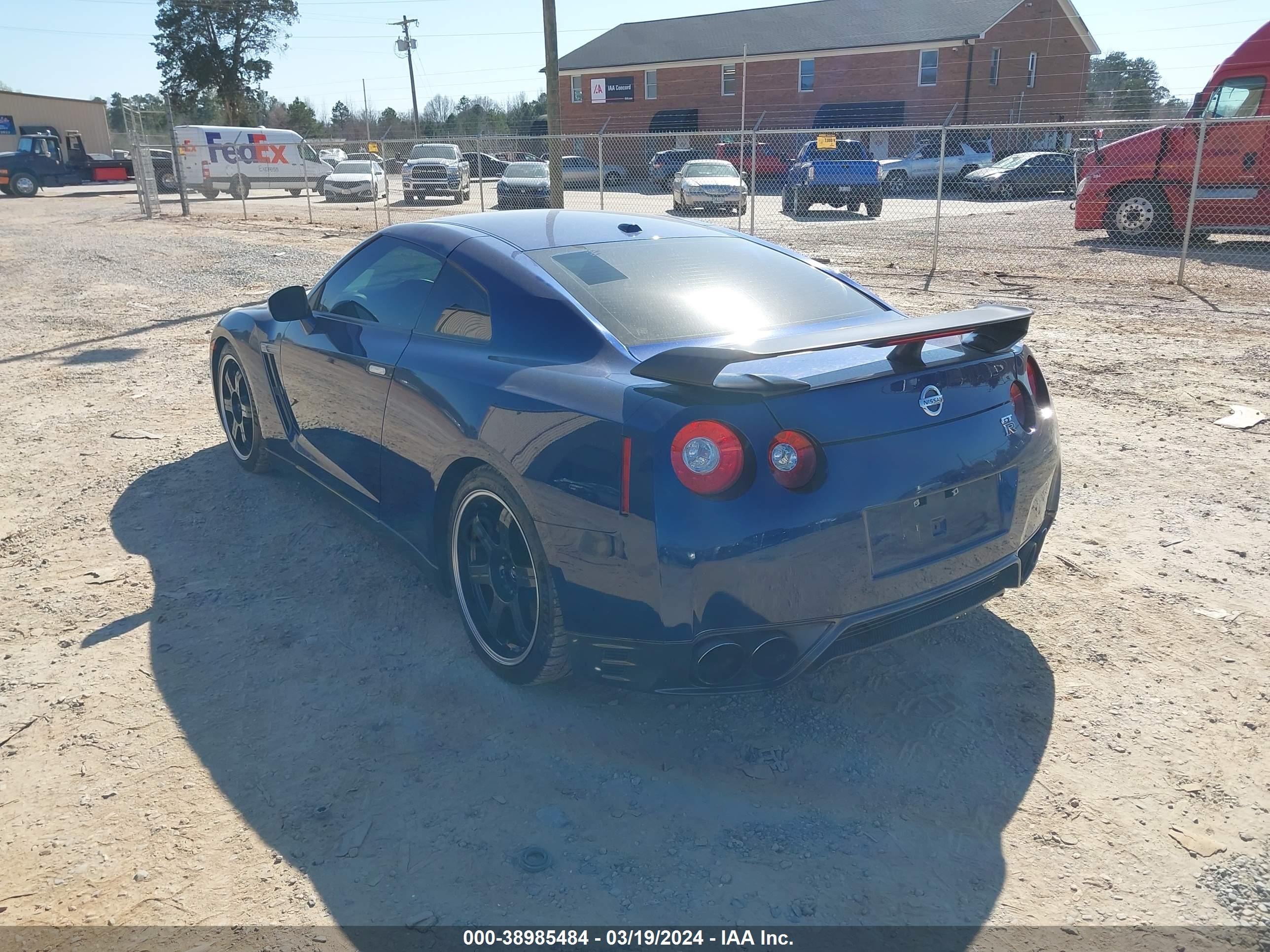 Photo 2 VIN: JN1AR5EG2EM110029 - NISSAN GT-R 