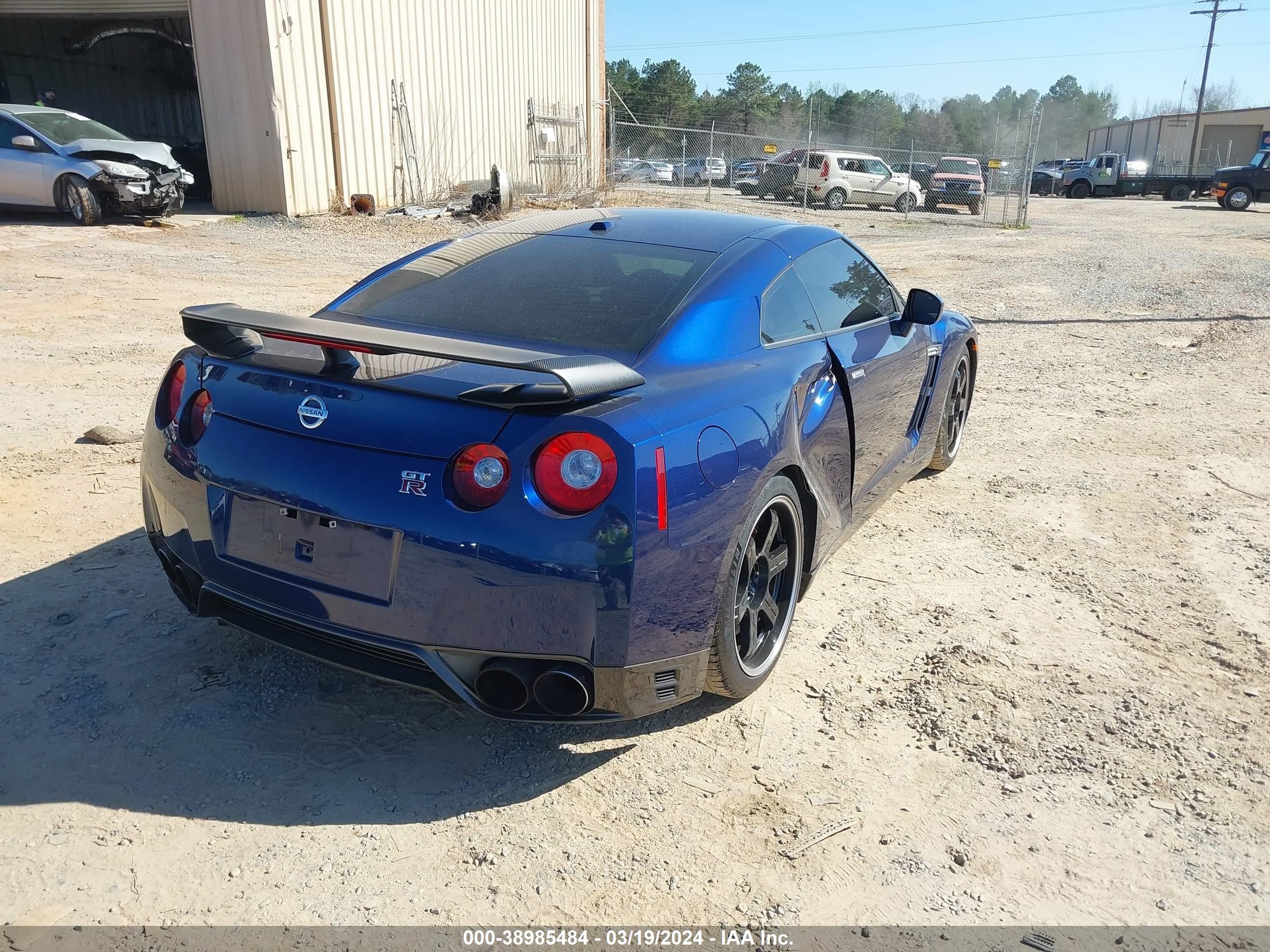 Photo 3 VIN: JN1AR5EG2EM110029 - NISSAN GT-R 