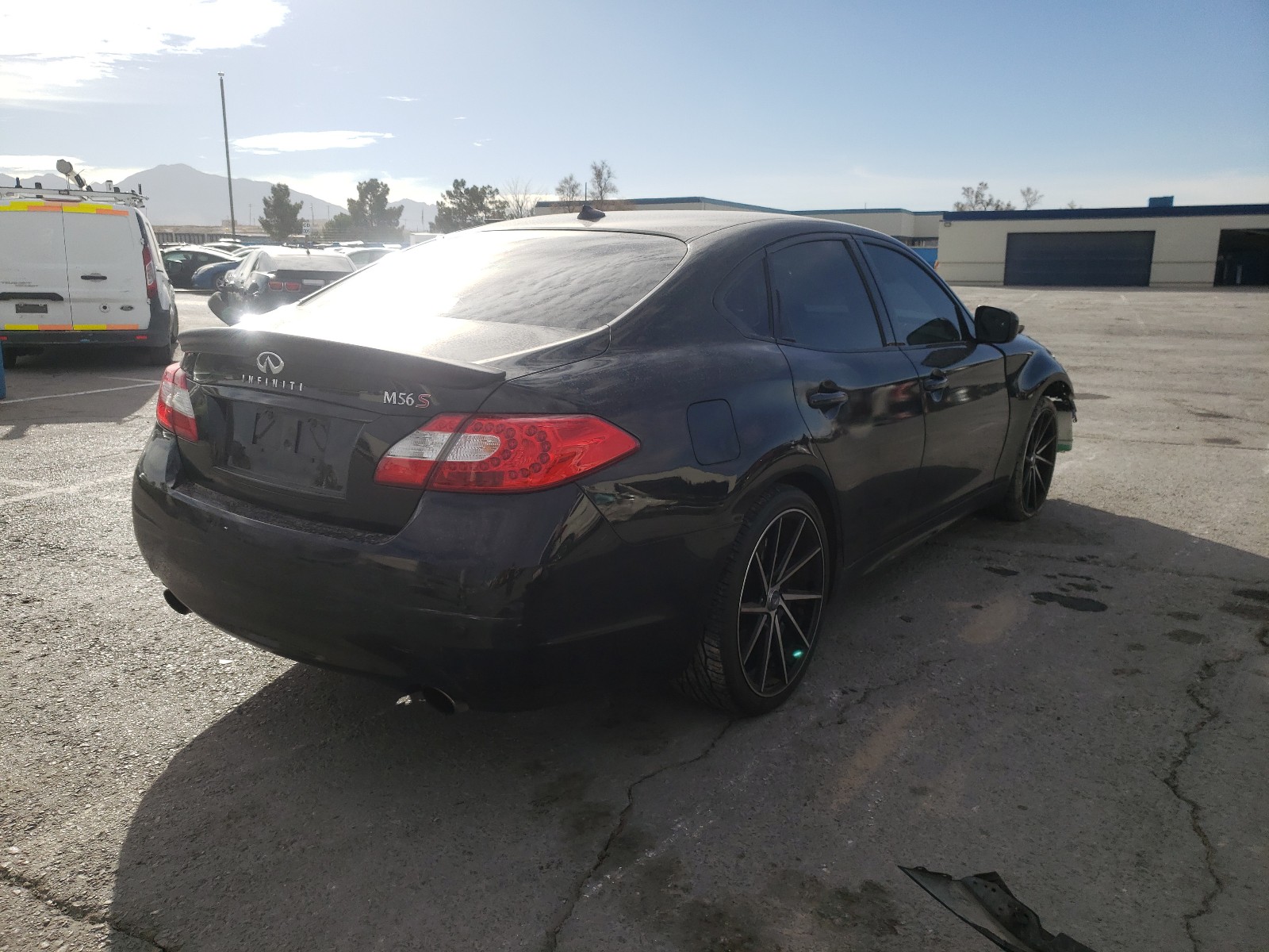 Photo 3 VIN: JN1AY1AP4BM520196 - INFINITI M56 