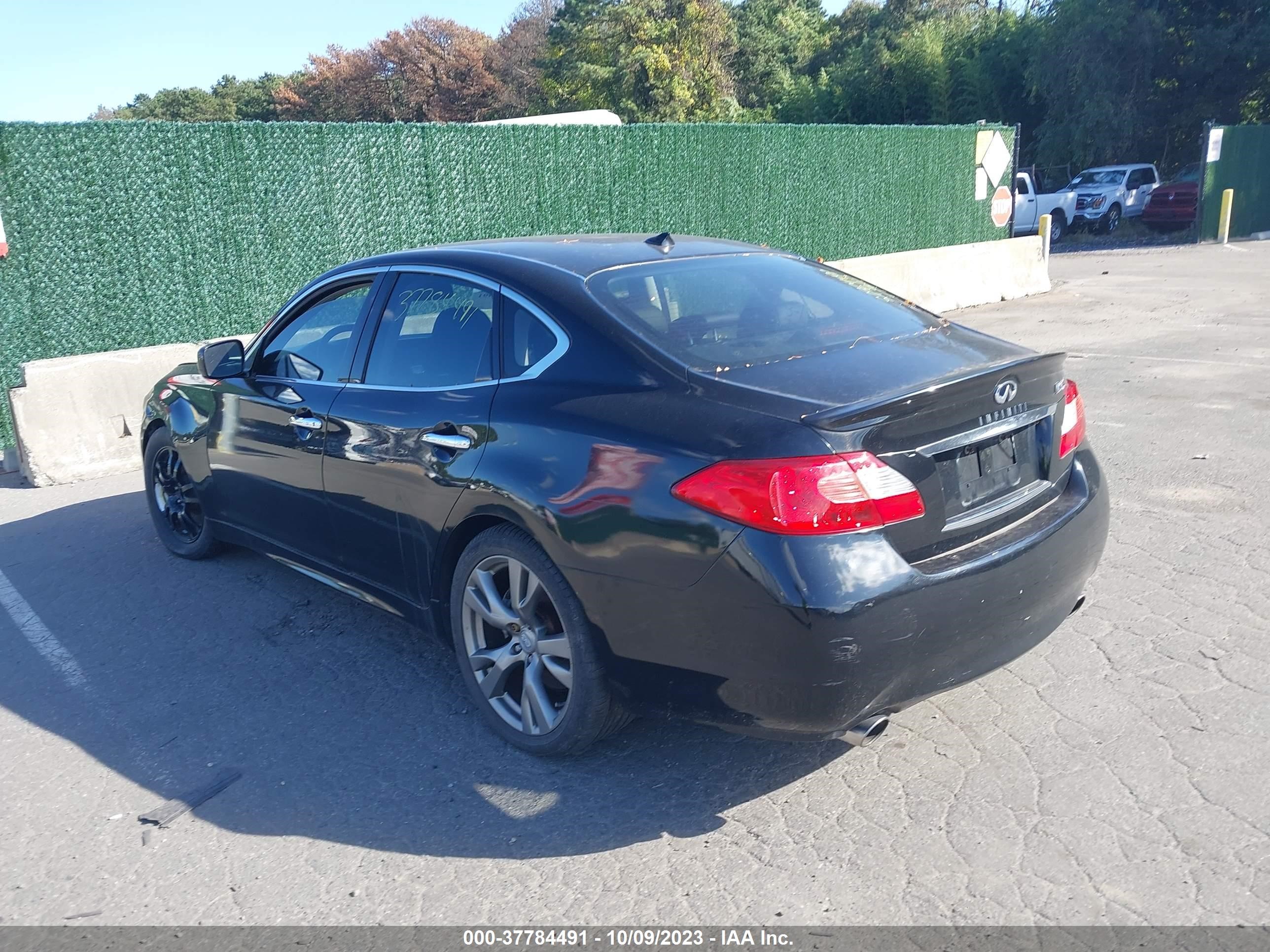 Photo 2 VIN: JN1AY1AP9BM520243 - INFINITI M 