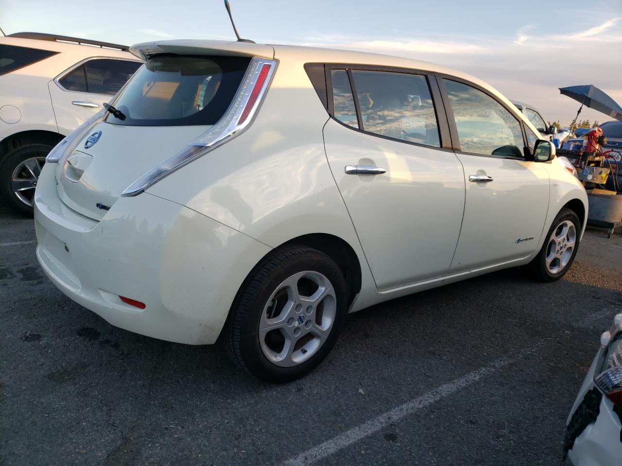 Photo 2 VIN: JN1AZ0CP2BT009077 - NISSAN LEAF 