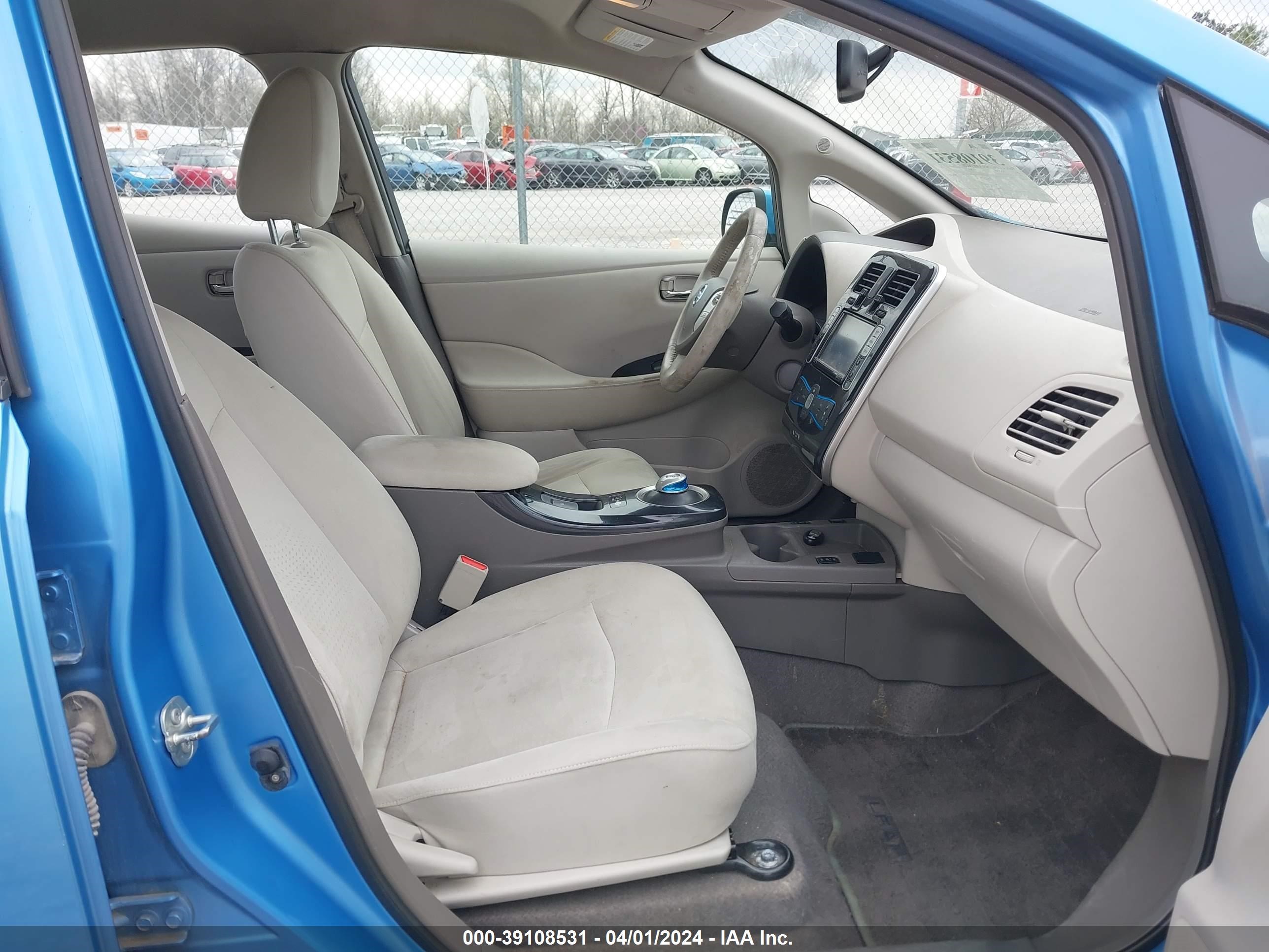 Photo 4 VIN: JN1AZ0CP9CT016433 - NISSAN LEAF 