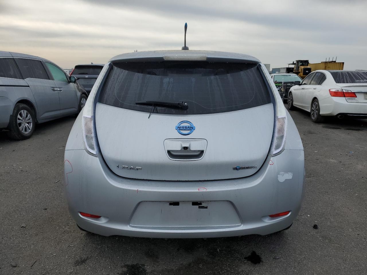 Photo 5 VIN: JN1AZ0CPXBT000370 - NISSAN LEAF 