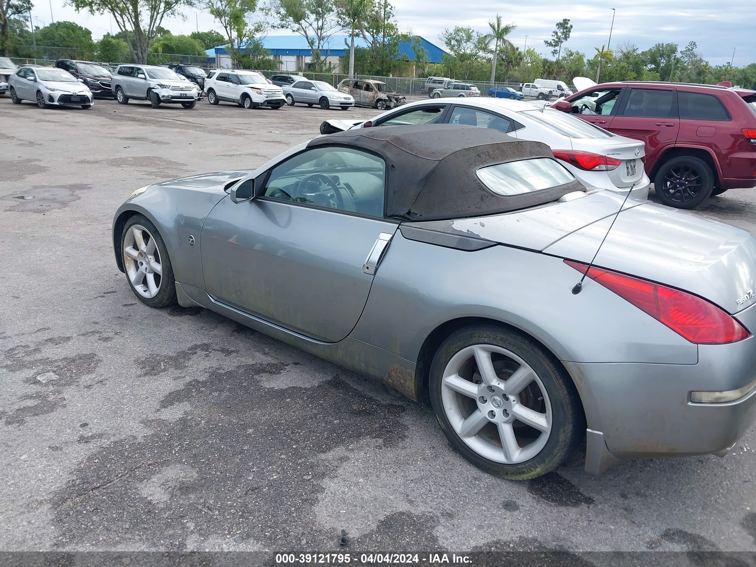 Photo 2 VIN: JN1AZ36A44T010257 - NISSAN 350Z 