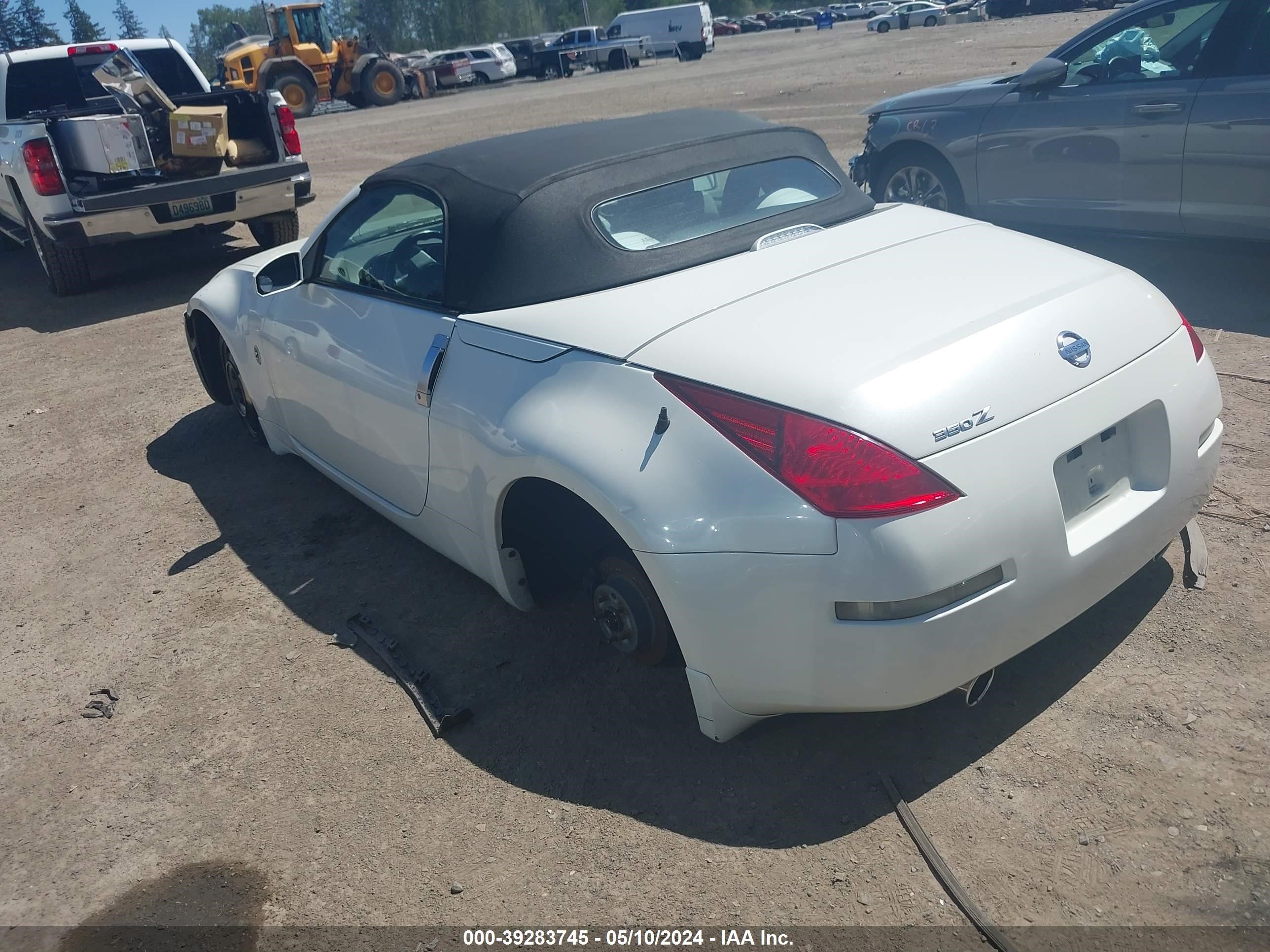 Photo 2 VIN: JN1AZ36A85M758070 - NISSAN 350Z 