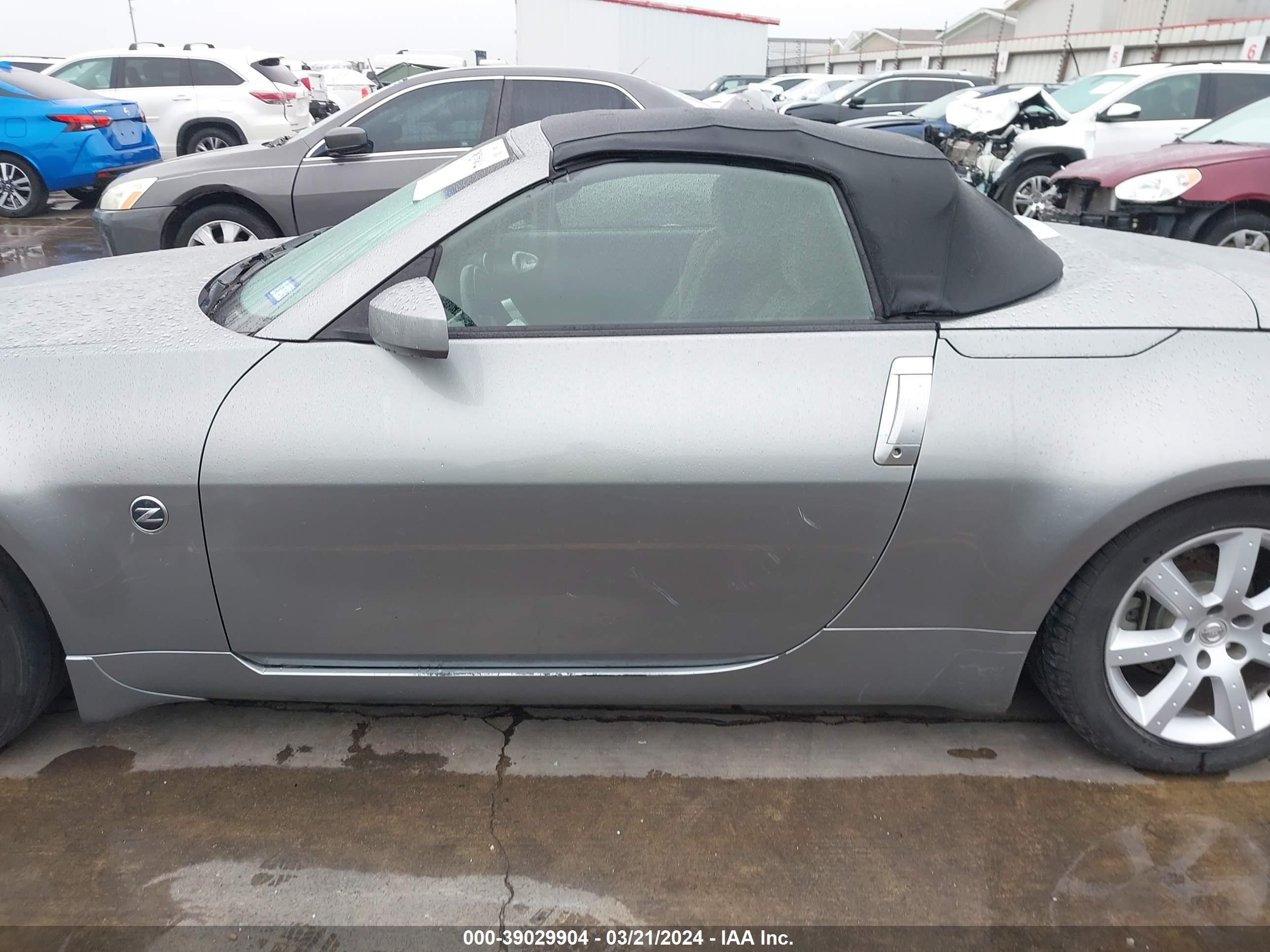 Photo 13 VIN: JN1AZ36D44T100096 - NISSAN 350Z 