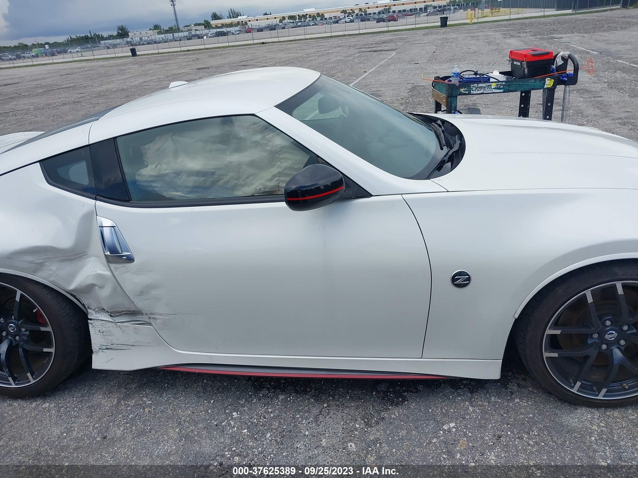 Photo 12 VIN: JN1AZ4EH9HM950395 - NISSAN 370Z 