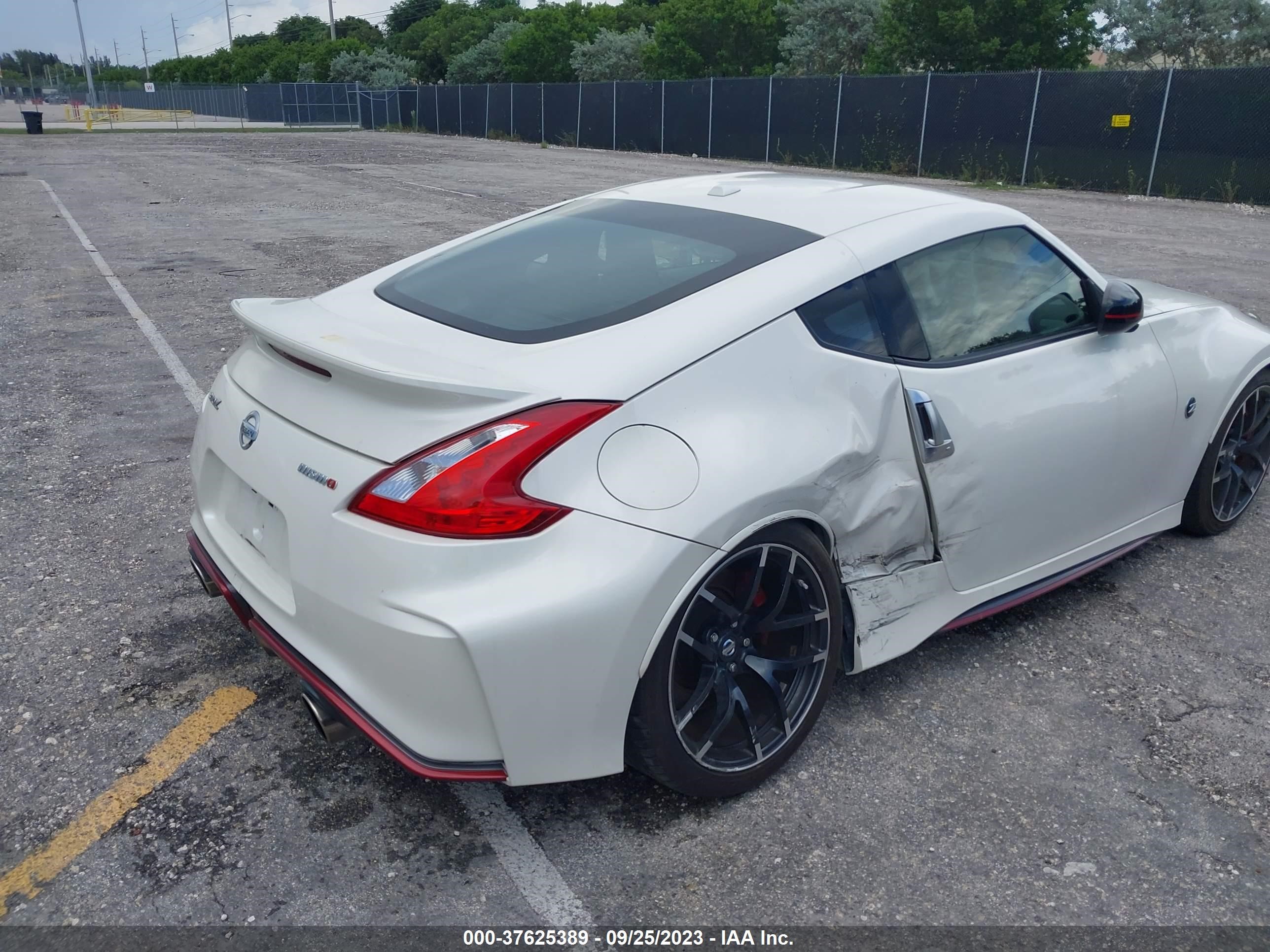 Photo 3 VIN: JN1AZ4EH9HM950395 - NISSAN 370Z 