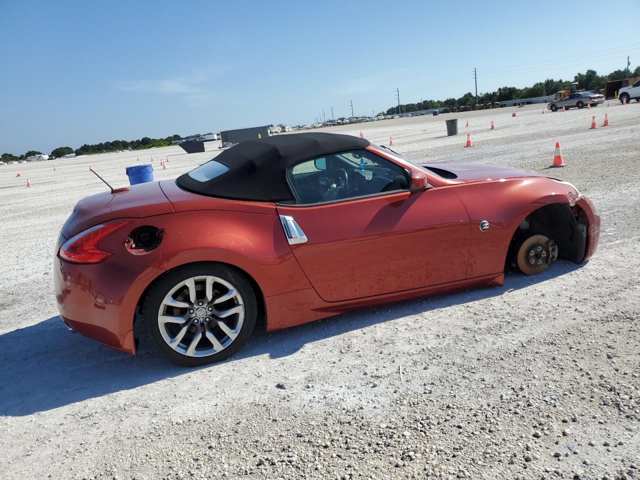 Photo 2 VIN: JN1AZ4FH2DM790241 - NISSAN 370Z 