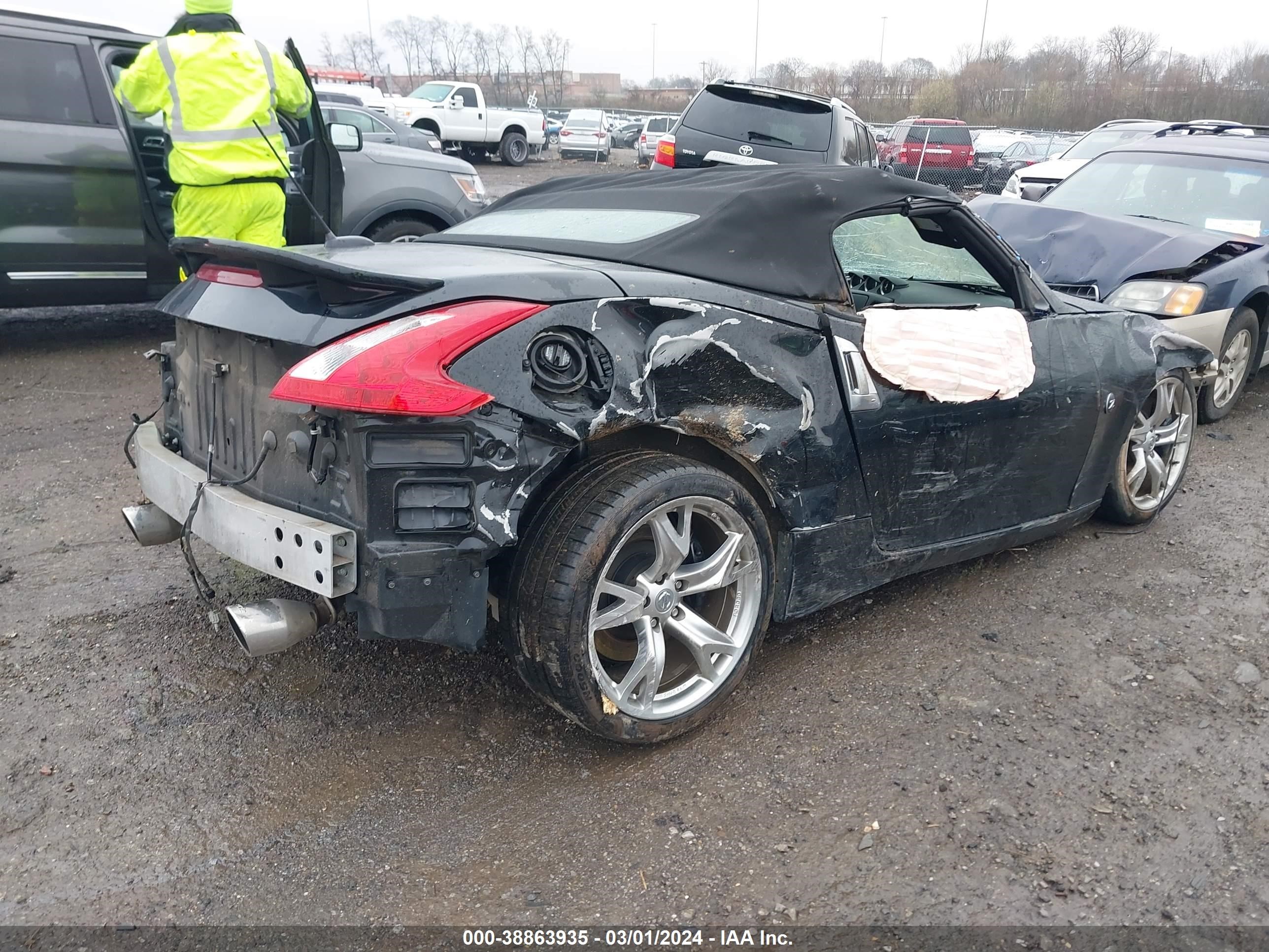 Photo 3 VIN: JN1AZ4FH3AM304399 - NISSAN 370Z 