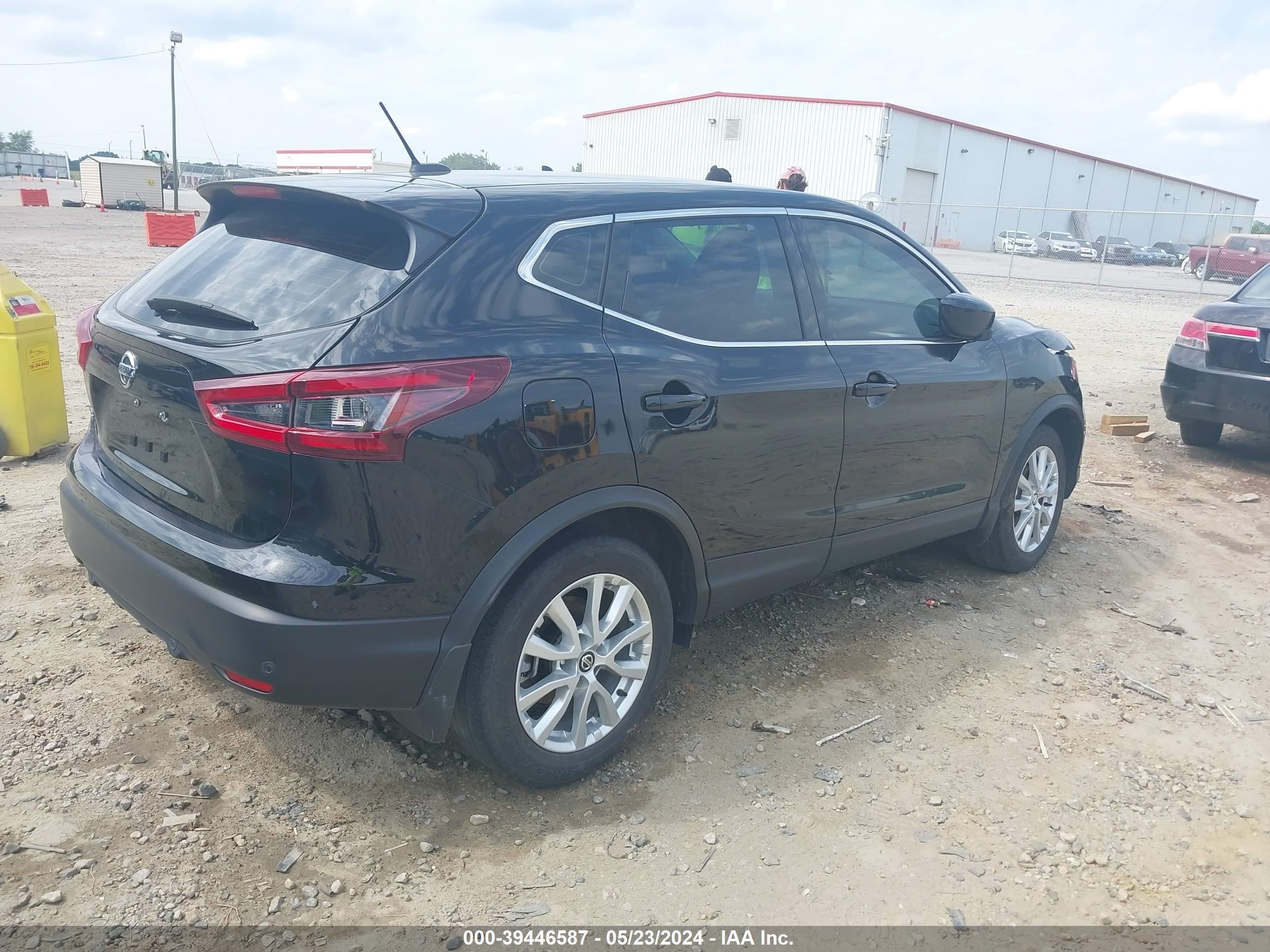 Photo 3 VIN: JN1BJ1AV1MW317779 - NISSAN ROGUE 