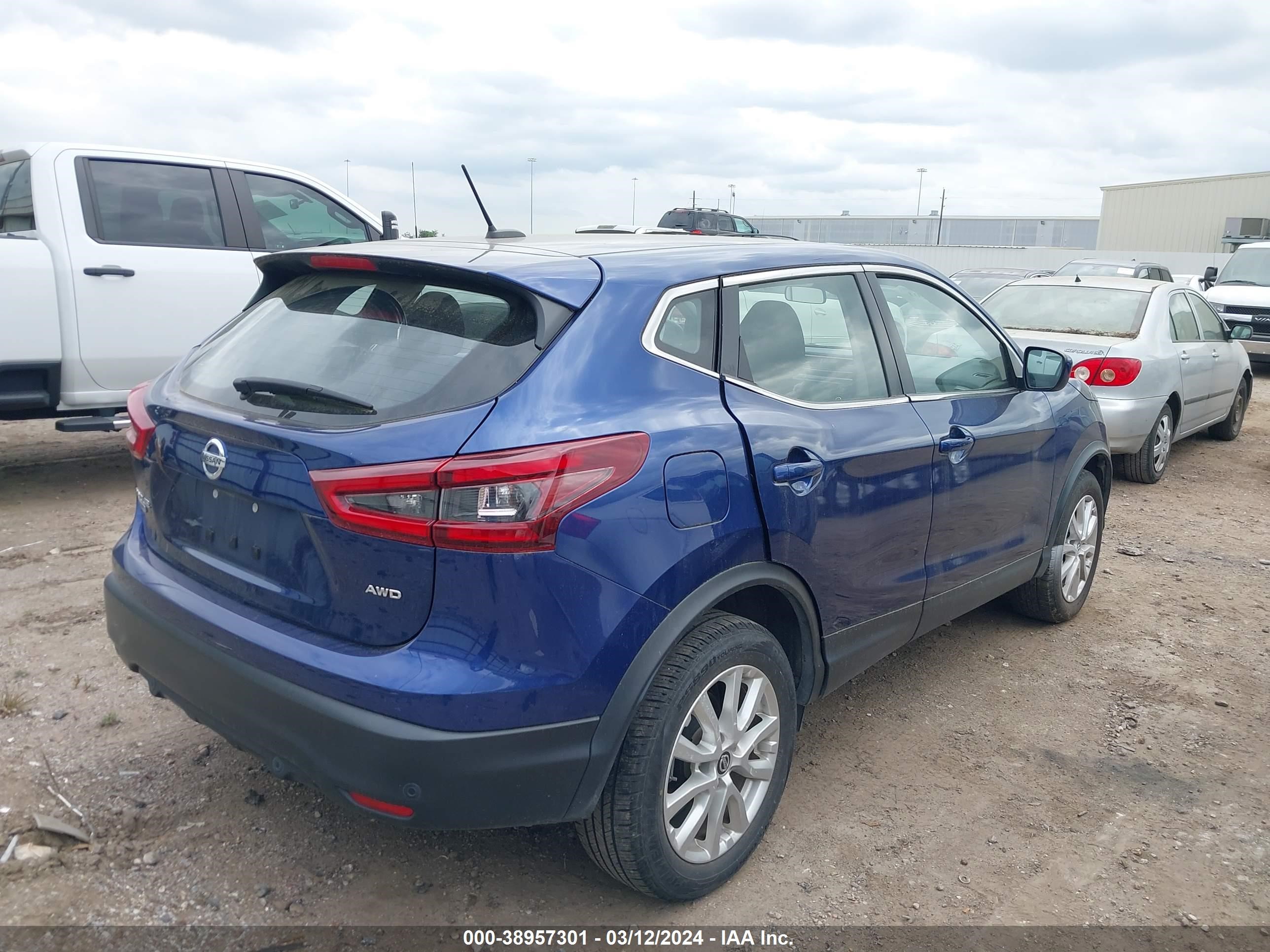 Photo 3 VIN: JN1BJ1AW3MW427368 - NISSAN ROGUE 