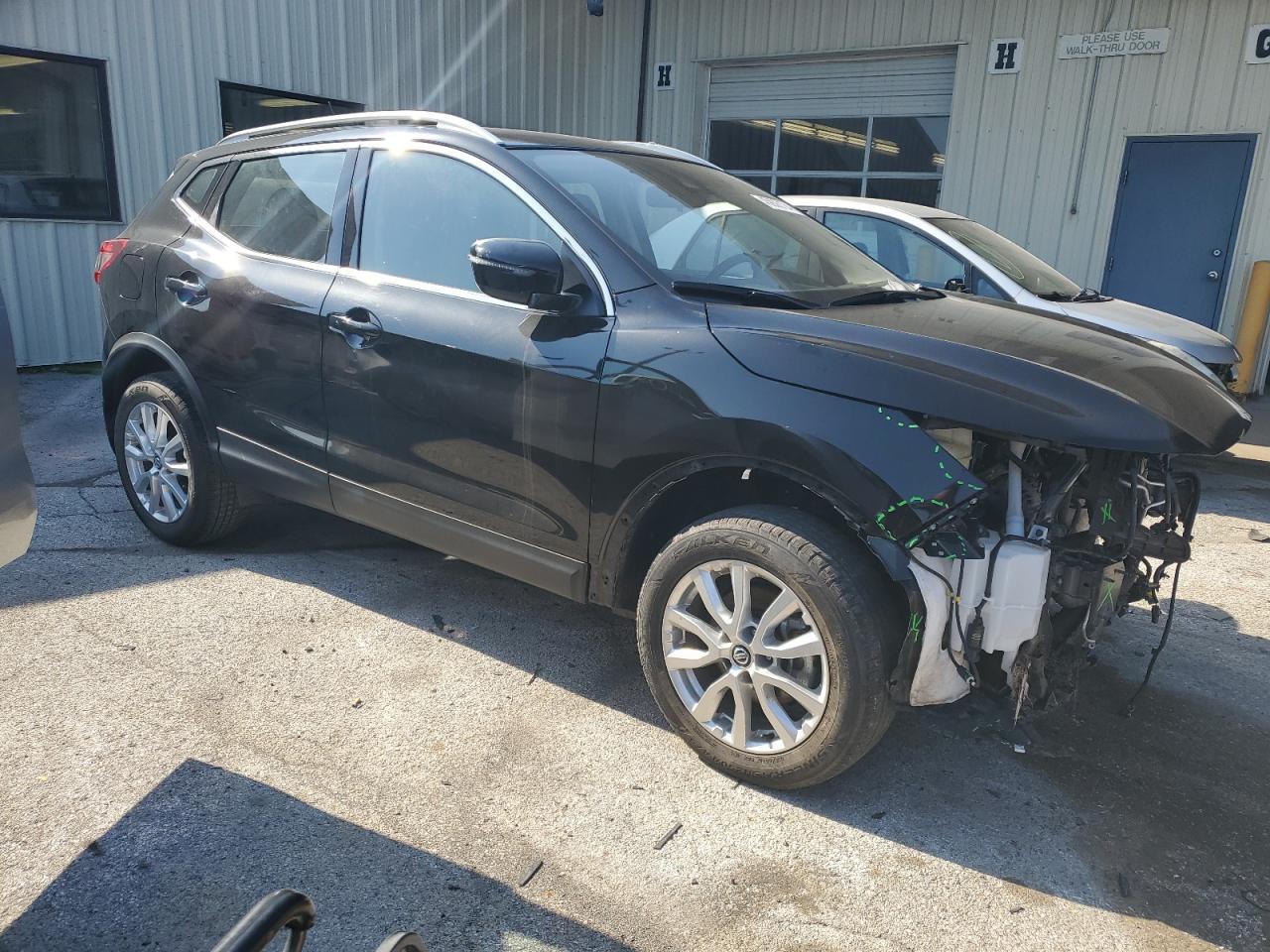 Photo 3 VIN: JN1BJ1BW9MW670195 - NISSAN ROGUE 