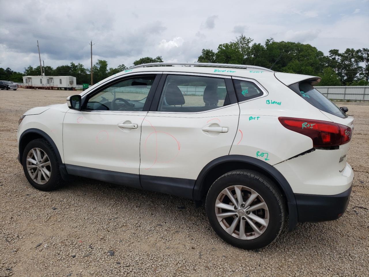 Photo 1 VIN: JN1BJ1CP0HW010124 - NISSAN ROGUE 