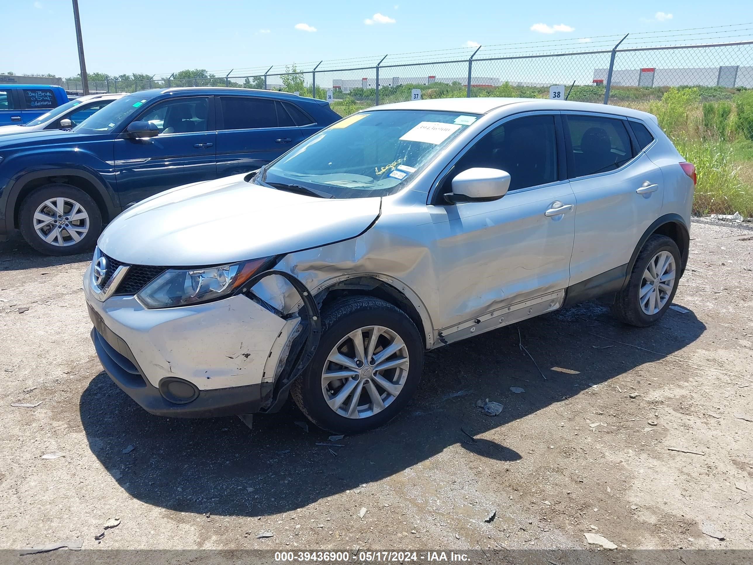 Photo 1 VIN: JN1BJ1CP0HW014366 - NISSAN ROGUE 