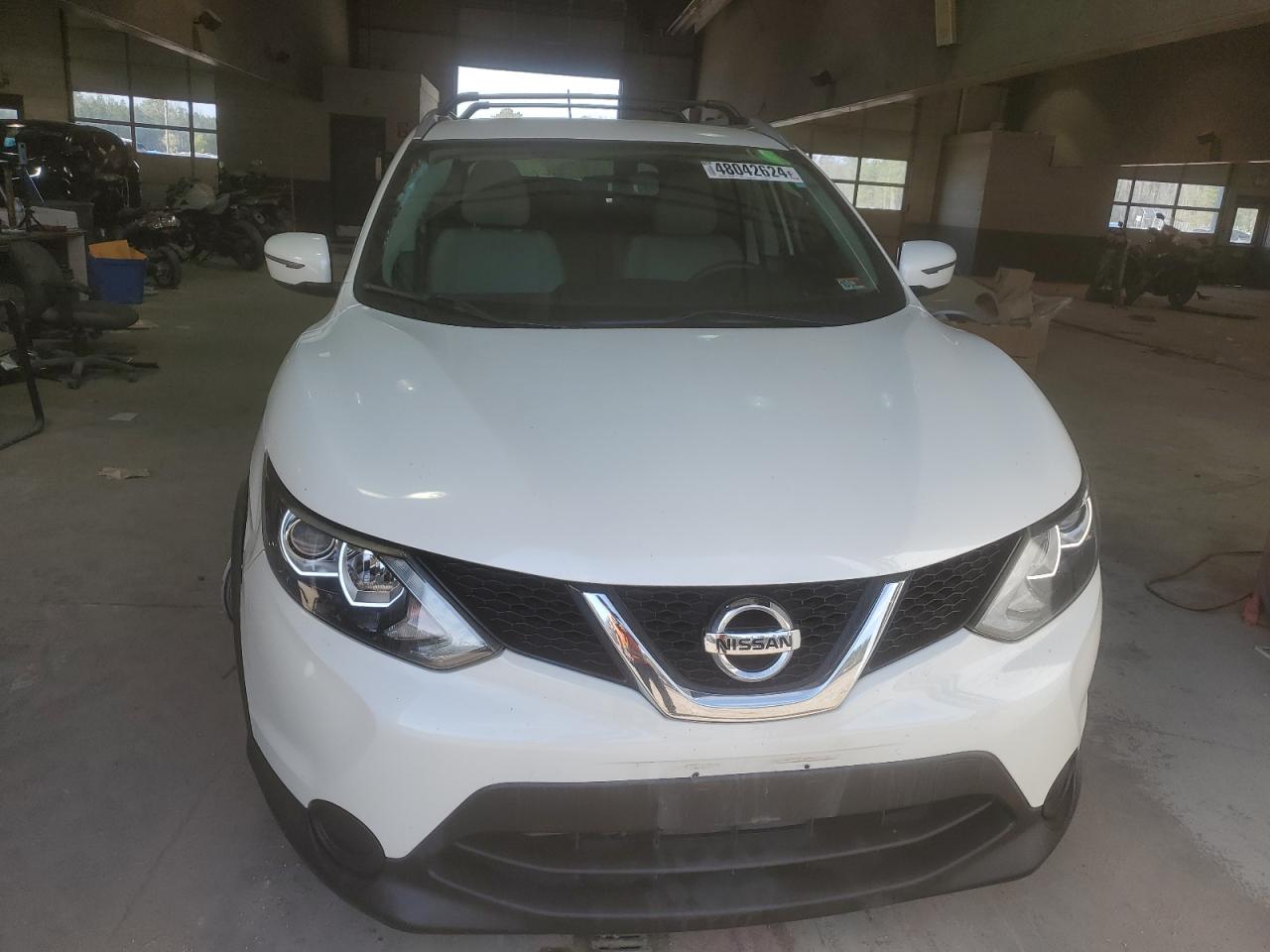 Photo 4 VIN: JN1BJ1CP0JW100671 - NISSAN ROGUE 