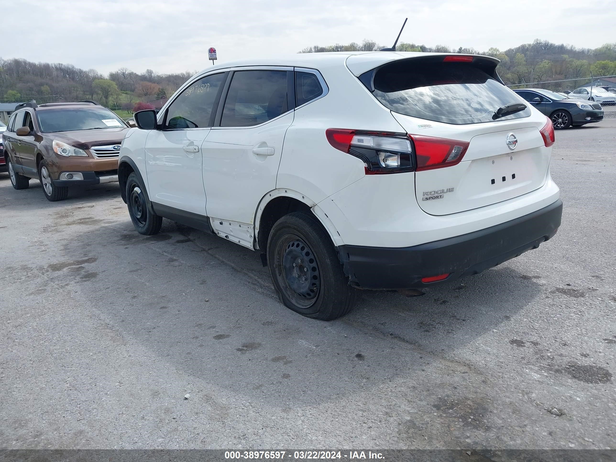 Photo 2 VIN: JN1BJ1CP0KW235845 - NISSAN ROGUE 