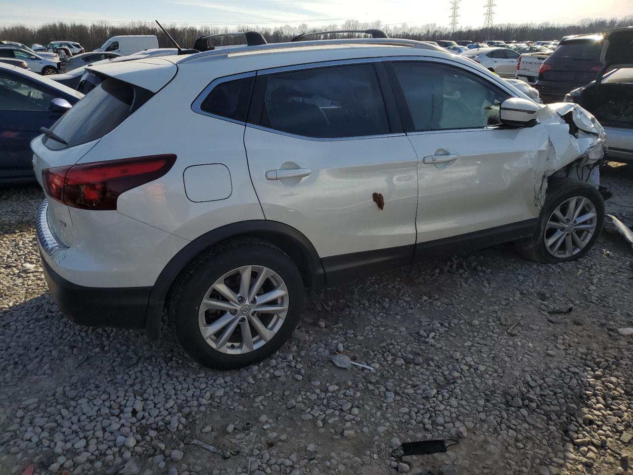 Photo 2 VIN: JN1BJ1CP1HW025571 - NISSAN ROGUE 