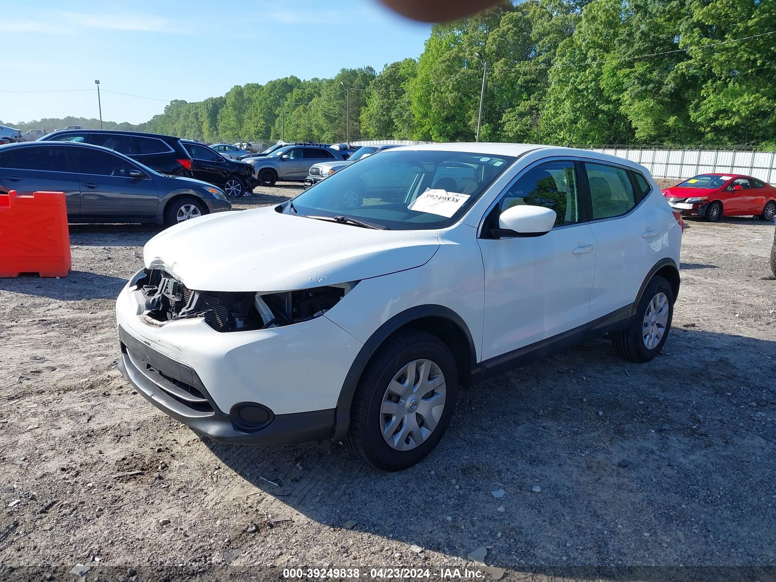 Photo 1 VIN: JN1BJ1CP1JW157249 - NISSAN ROGUE 