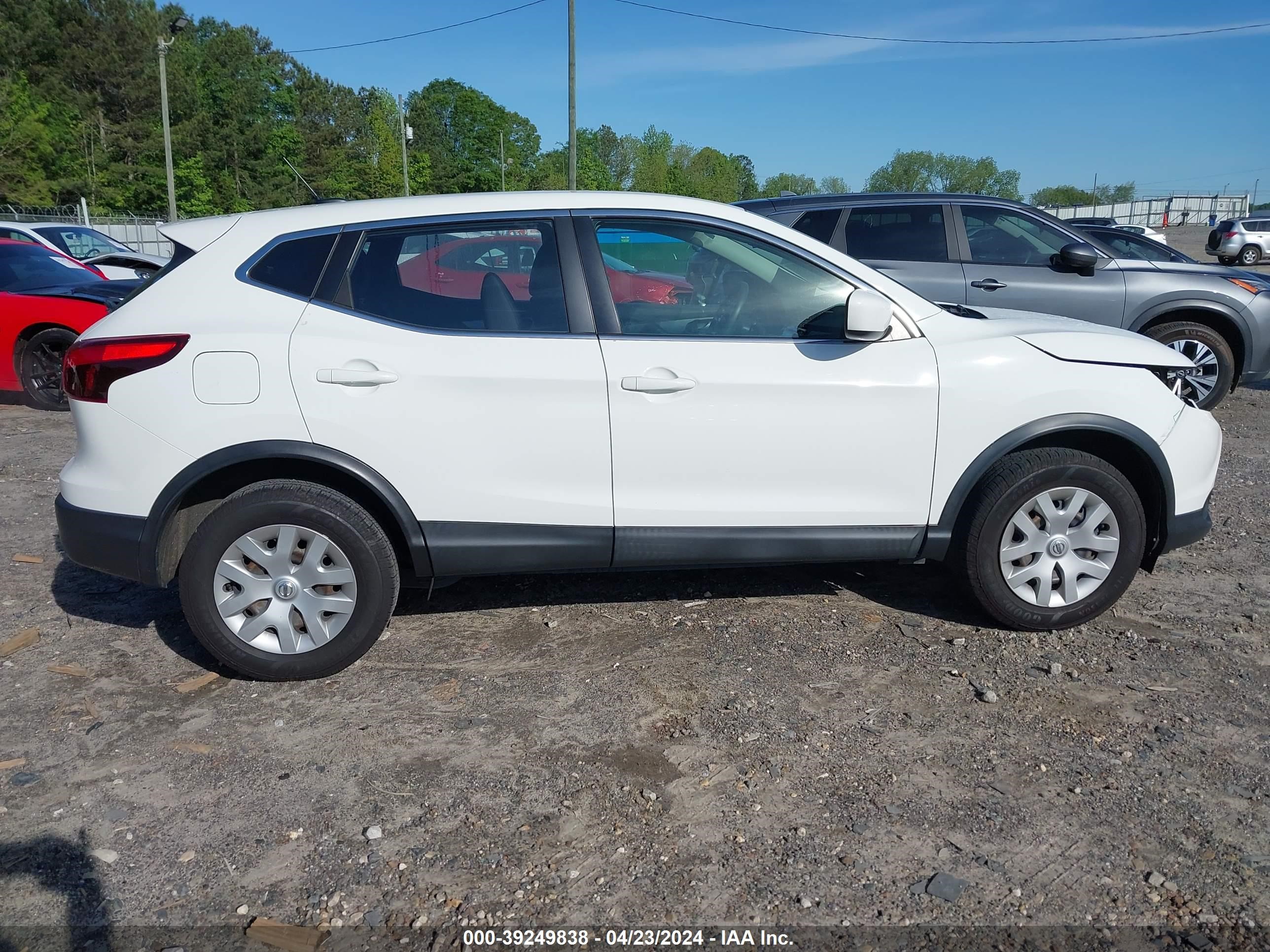 Photo 13 VIN: JN1BJ1CP1JW157249 - NISSAN ROGUE 