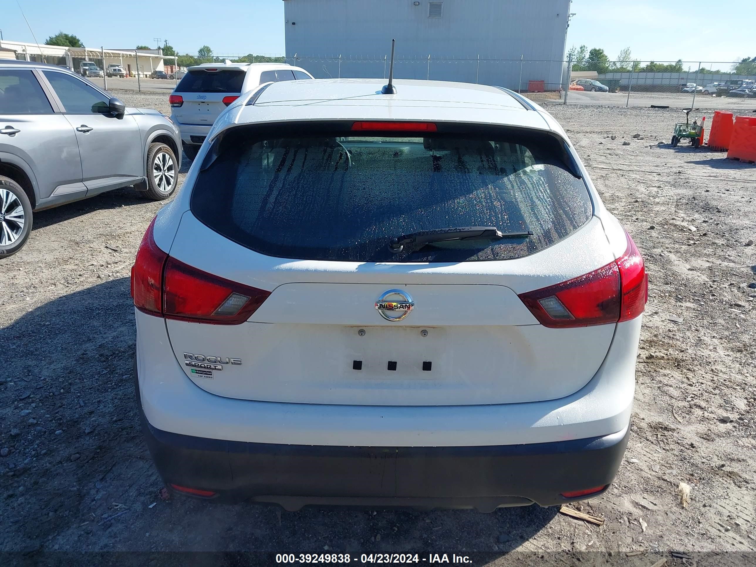 Photo 16 VIN: JN1BJ1CP1JW157249 - NISSAN ROGUE 