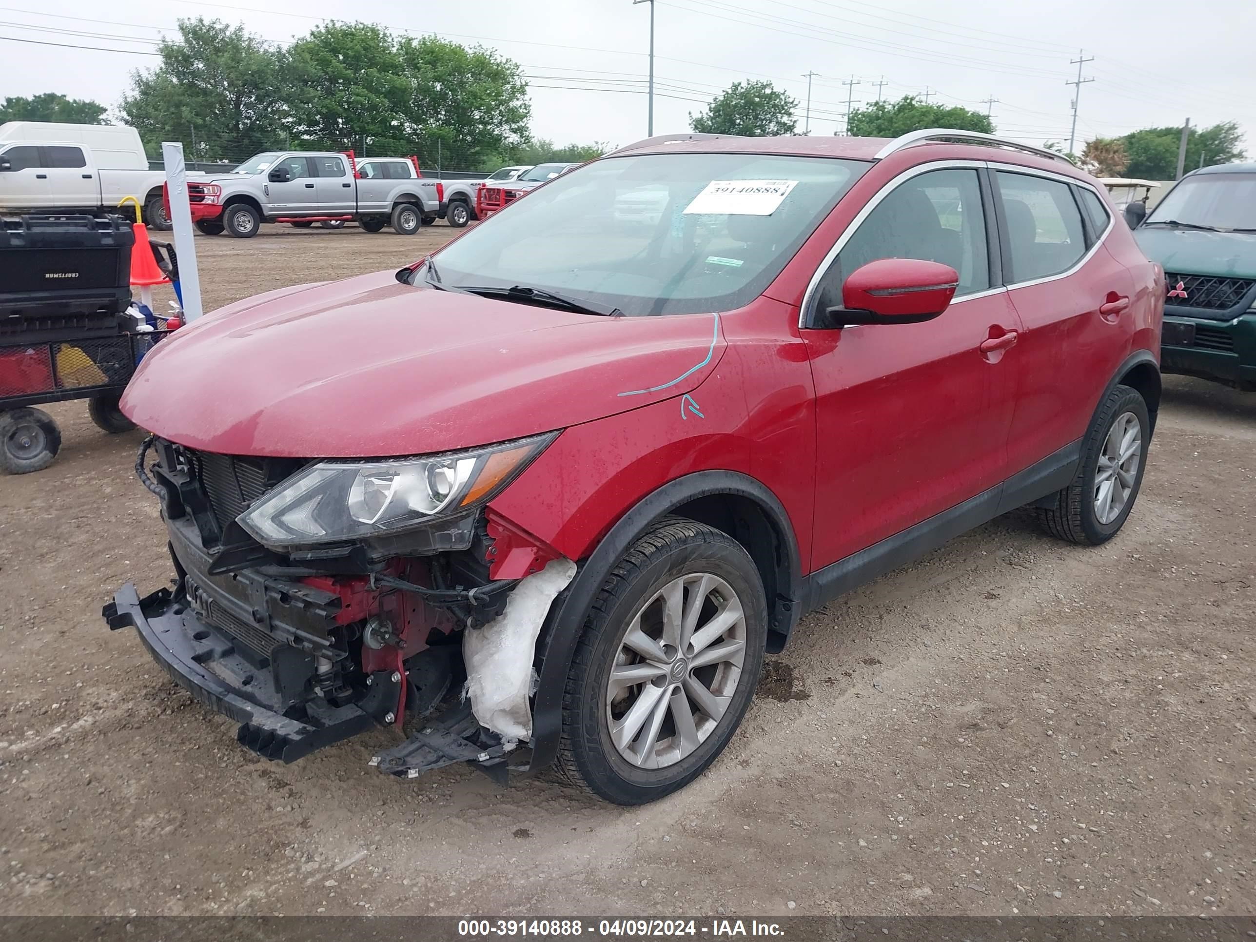 Photo 1 VIN: JN1BJ1CP1JW190168 - NISSAN ROGUE 