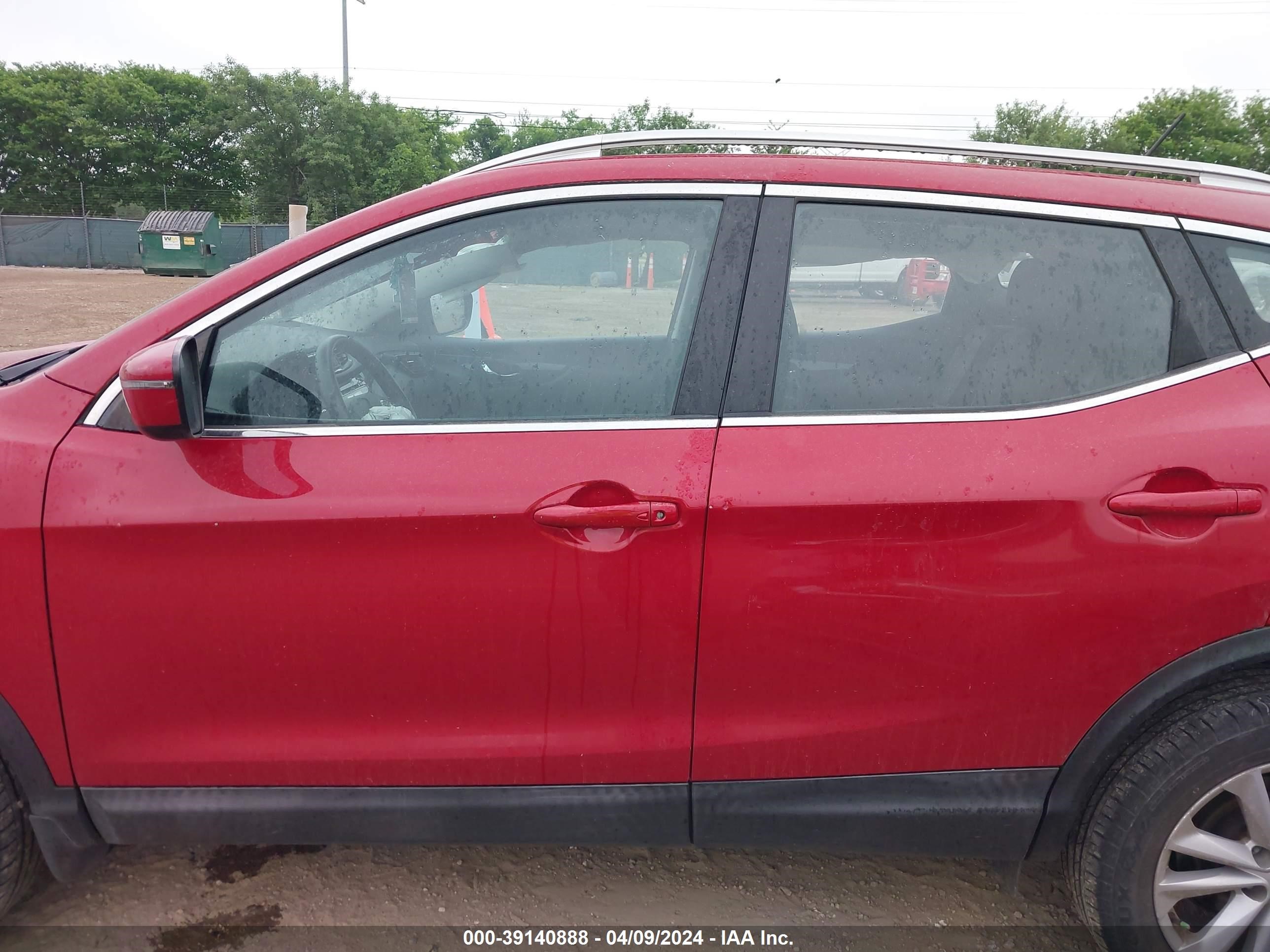 Photo 13 VIN: JN1BJ1CP1JW190168 - NISSAN ROGUE 