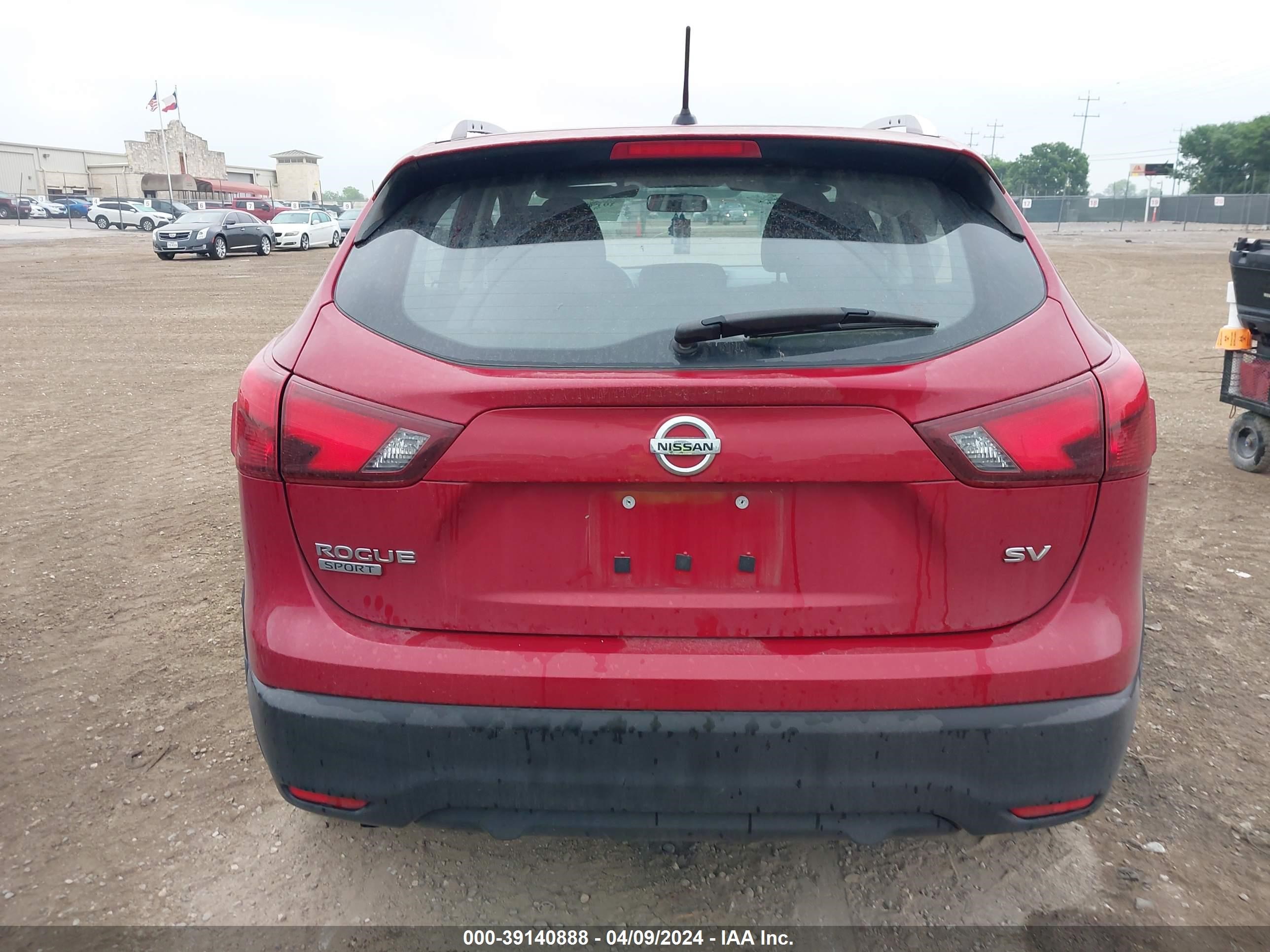 Photo 15 VIN: JN1BJ1CP1JW190168 - NISSAN ROGUE 