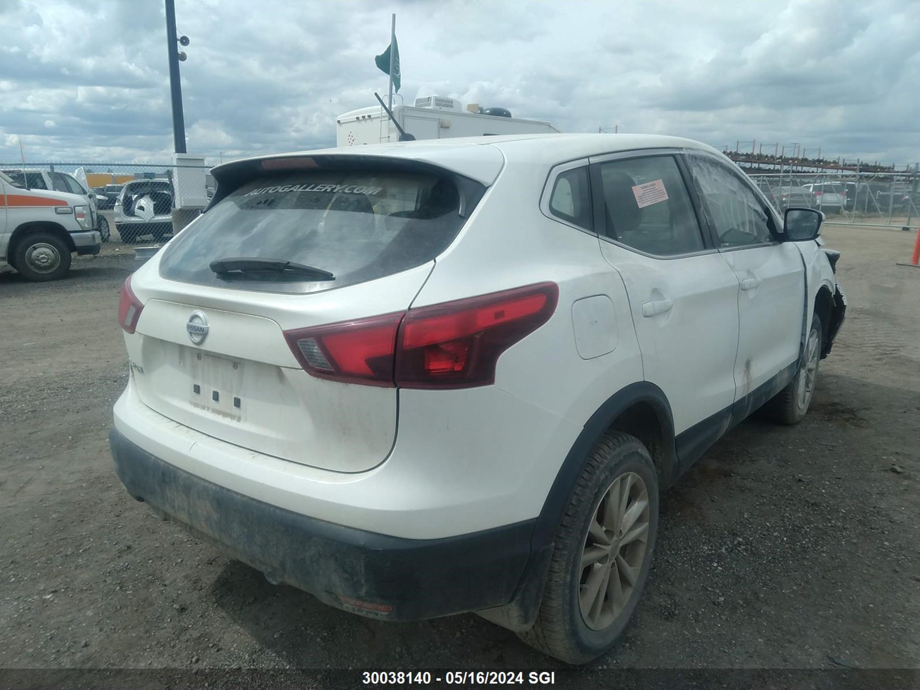 Photo 3 VIN: JN1BJ1CP2HW018273 - NISSAN ROGUE 