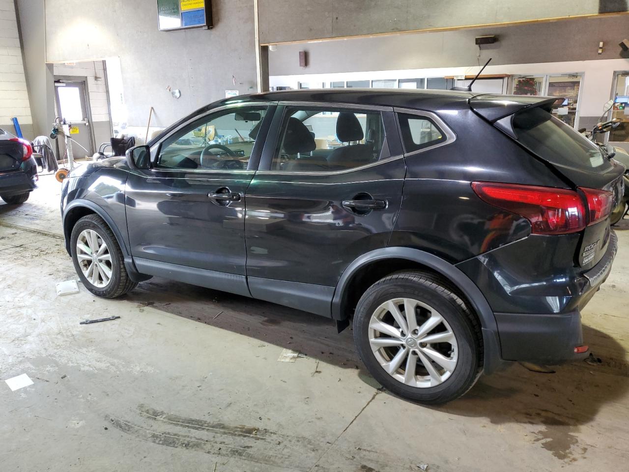 Photo 1 VIN: JN1BJ1CP2JW152089 - NISSAN ROGUE 