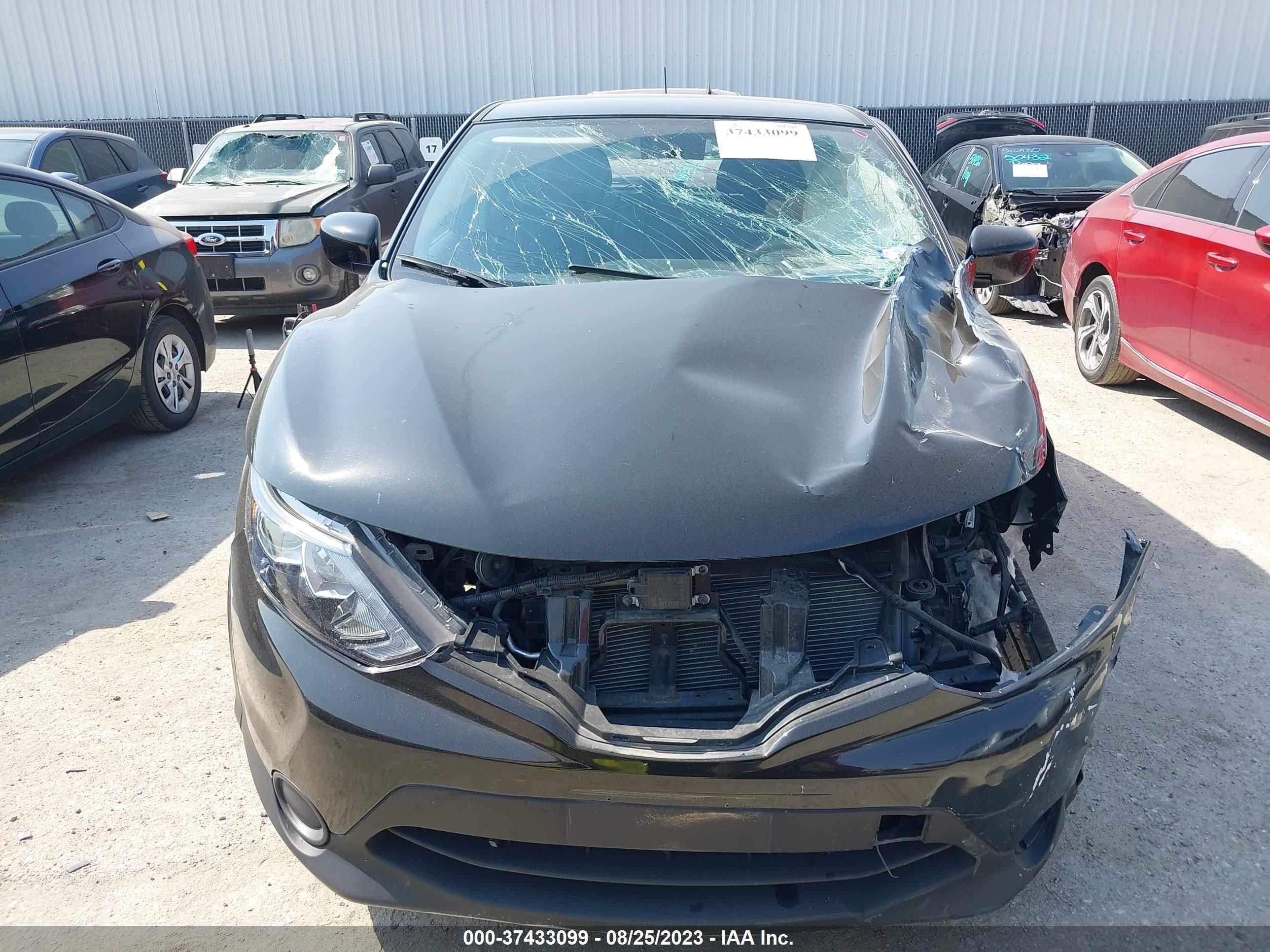 Photo 11 VIN: JN1BJ1CP2JW187019 - NISSAN ROGUE 