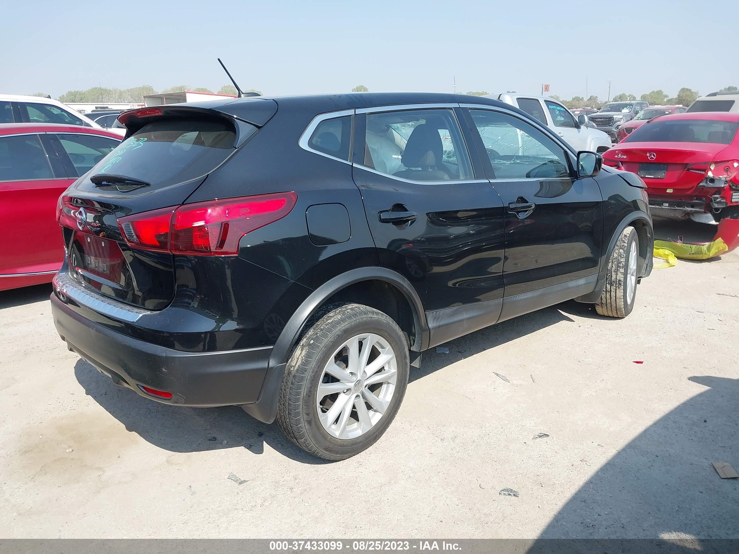 Photo 3 VIN: JN1BJ1CP2JW187019 - NISSAN ROGUE 