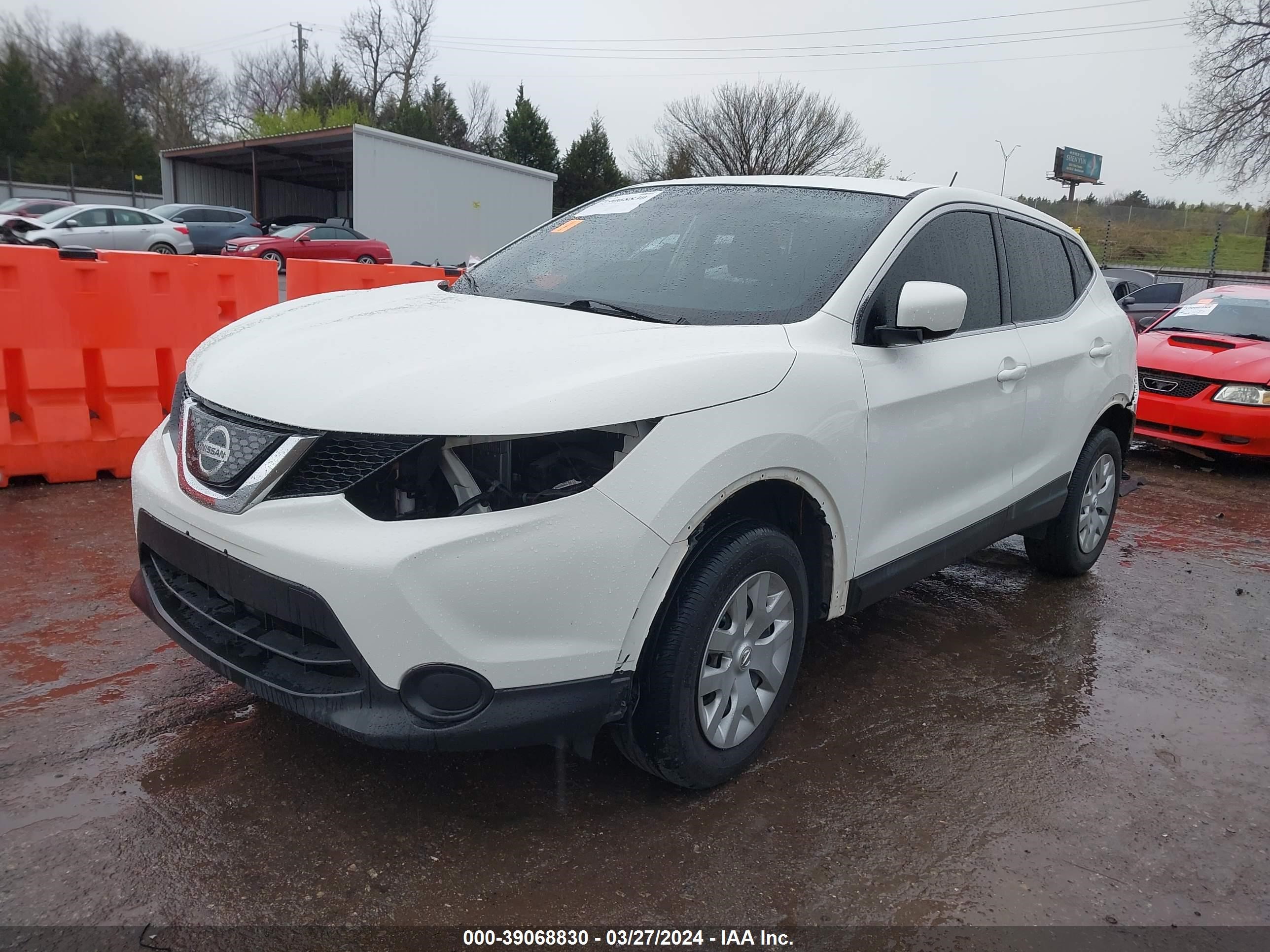 Photo 1 VIN: JN1BJ1CP2JW187067 - NISSAN ROGUE 