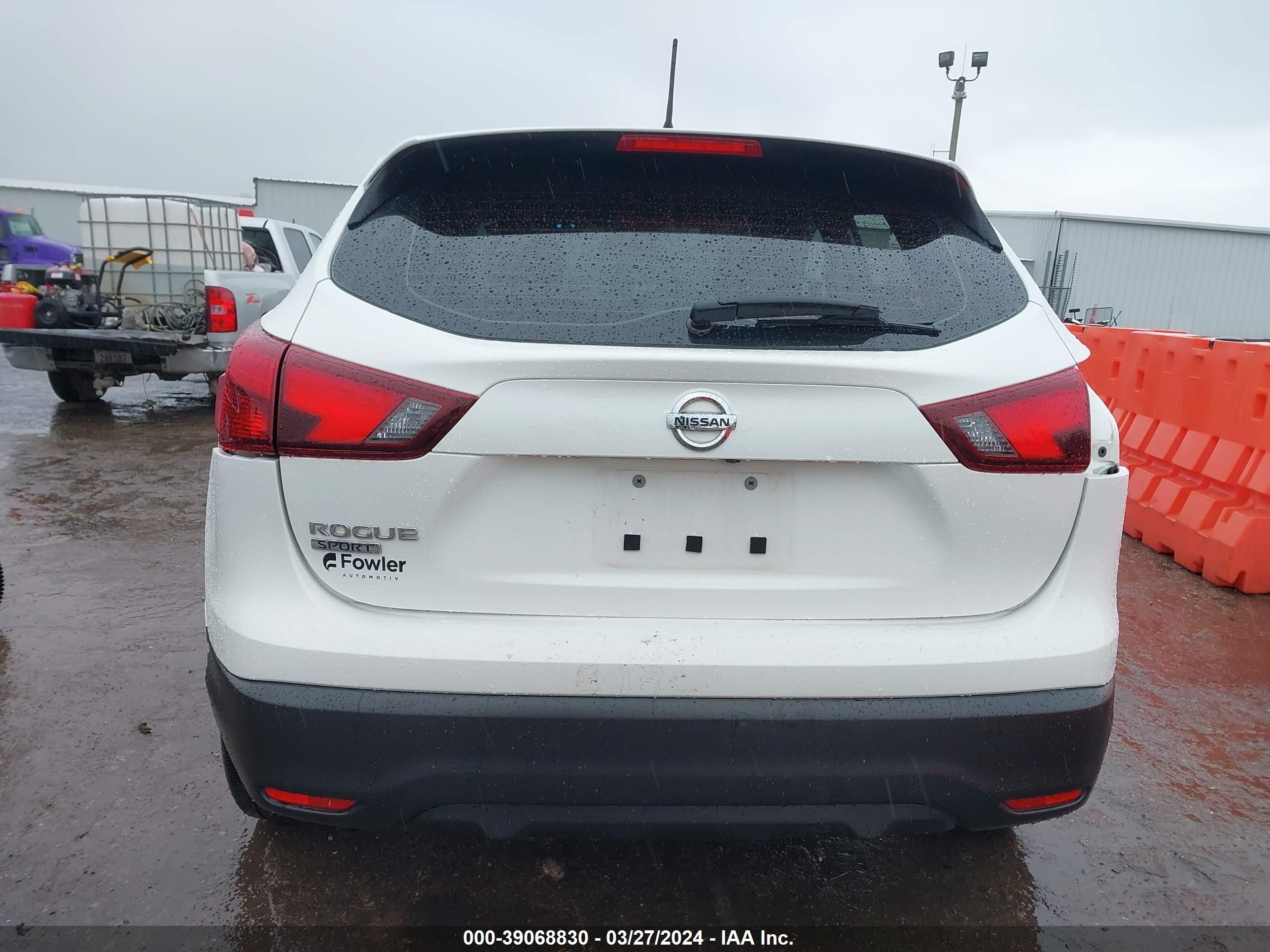 Photo 15 VIN: JN1BJ1CP2JW187067 - NISSAN ROGUE 