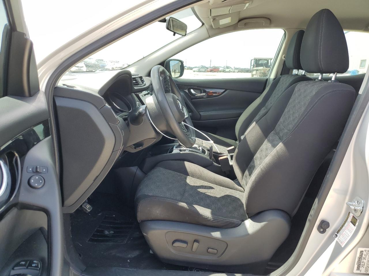 Photo 6 VIN: JN1BJ1CP3HW004284 - NISSAN ROGUE 