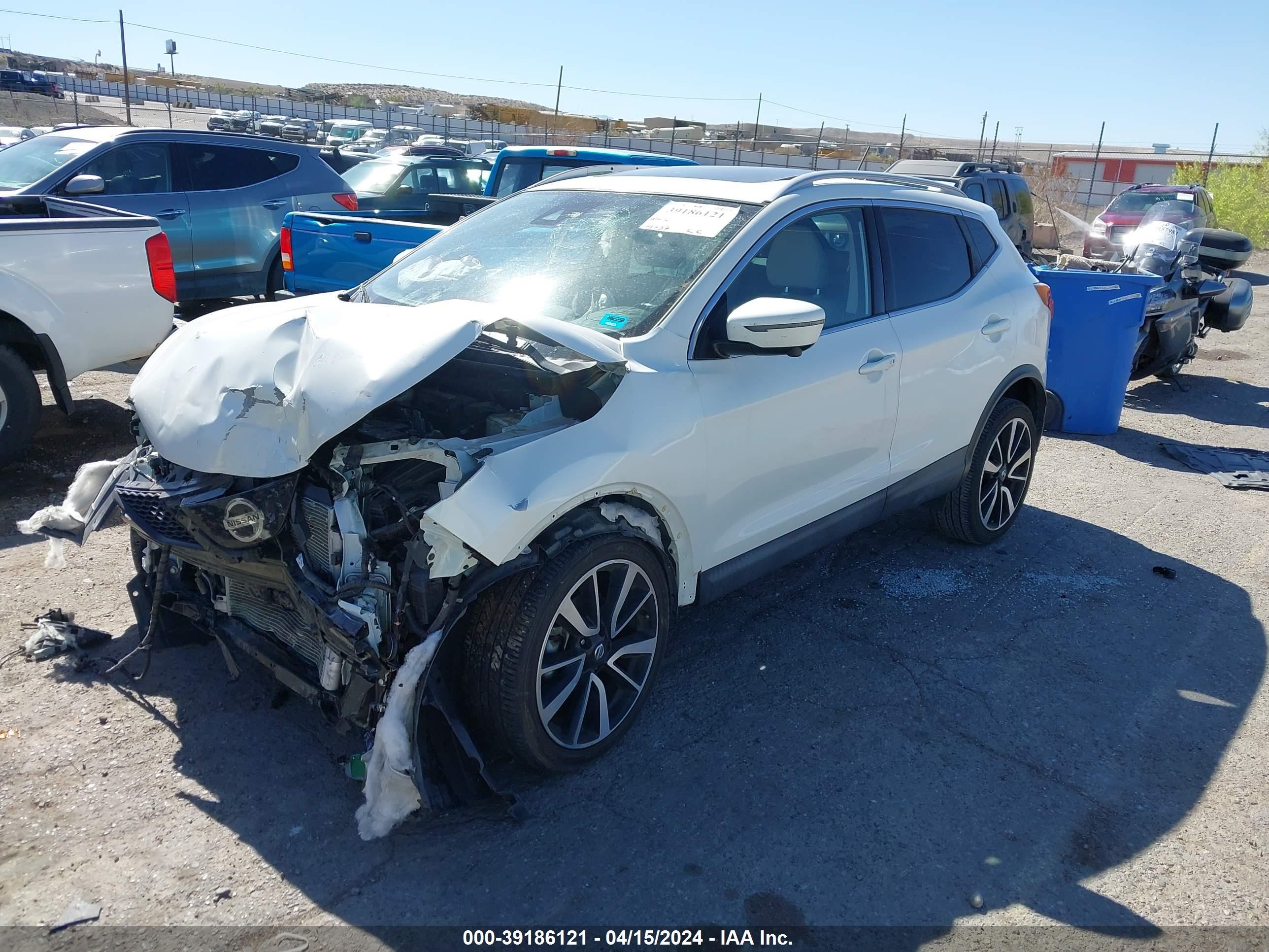 Photo 1 VIN: JN1BJ1CP3JW153817 - NISSAN ROGUE 