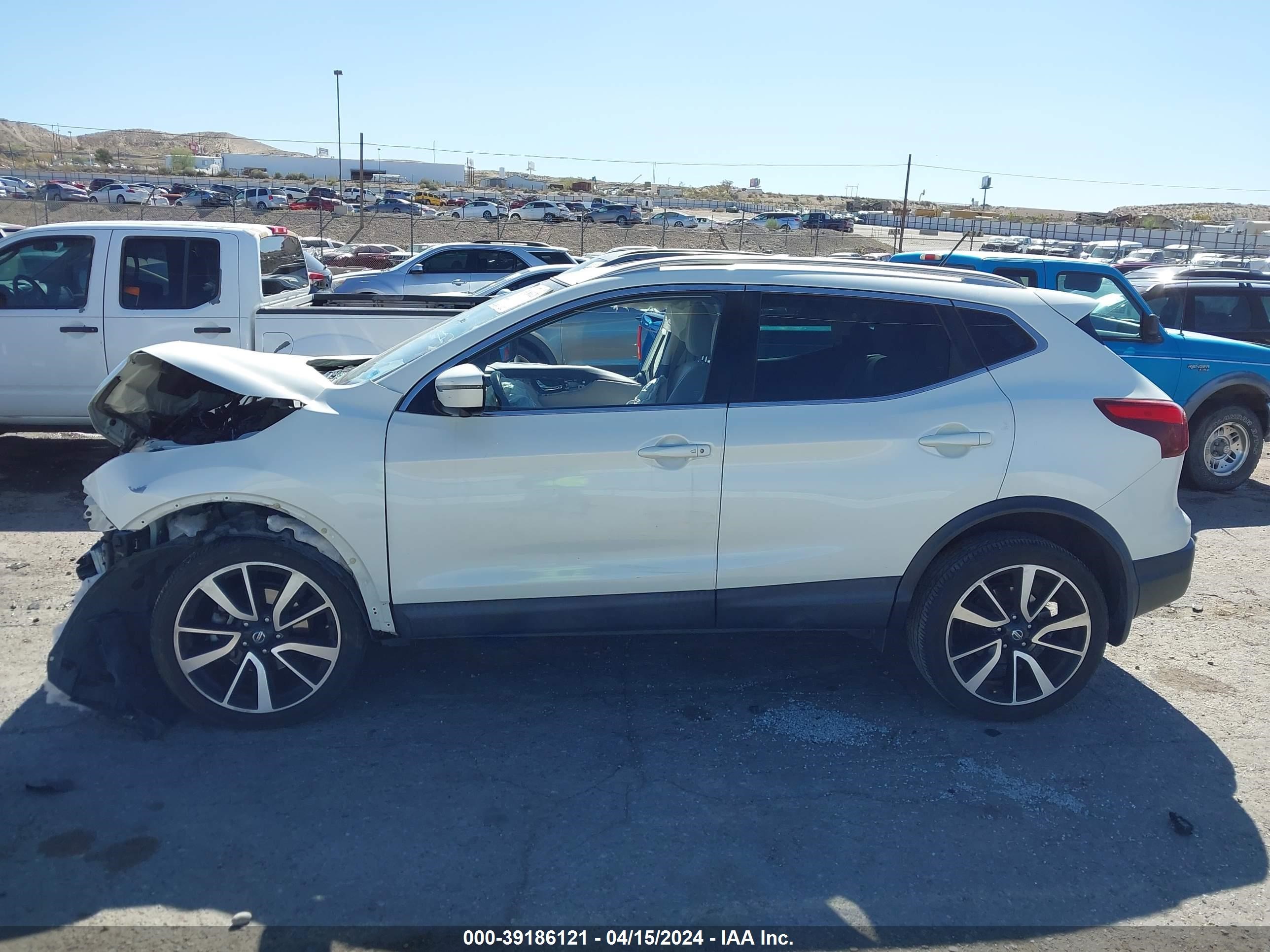 Photo 13 VIN: JN1BJ1CP3JW153817 - NISSAN ROGUE 