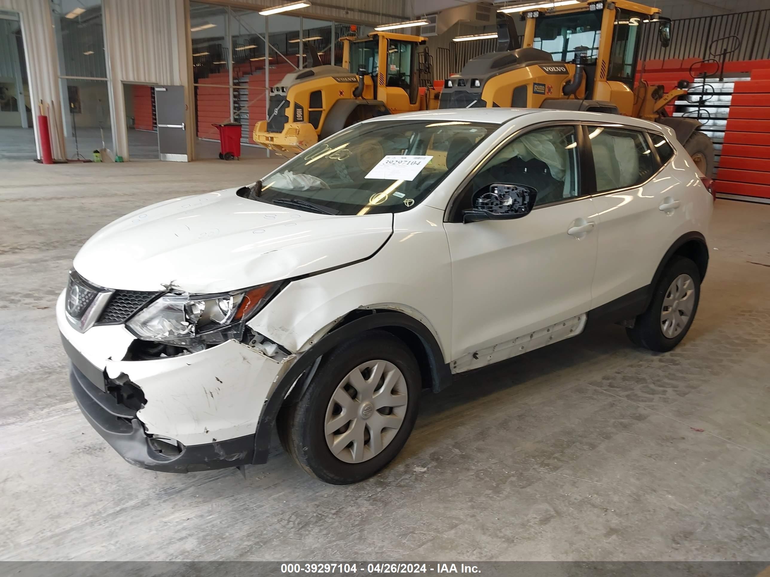 Photo 1 VIN: JN1BJ1CP3JW154546 - NISSAN ROGUE 